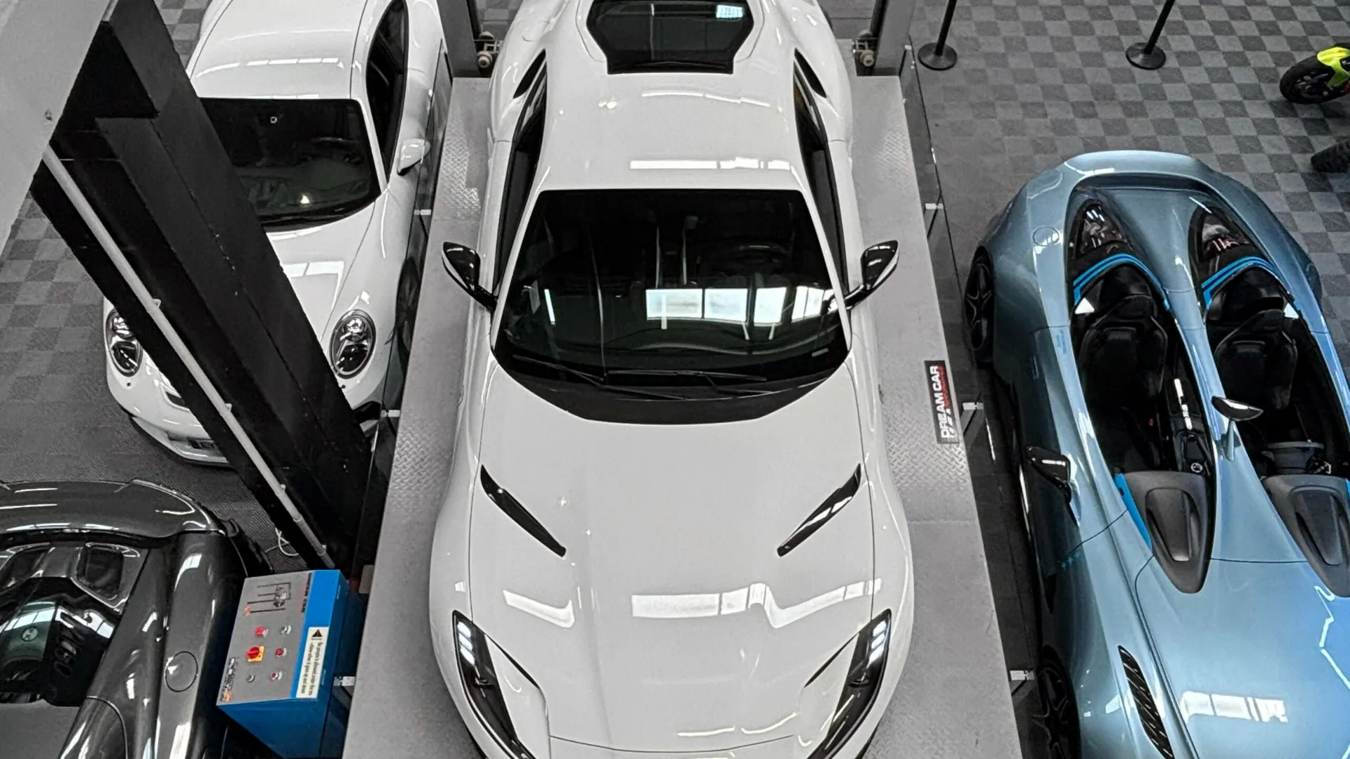 Ferrari 812 — photo 9