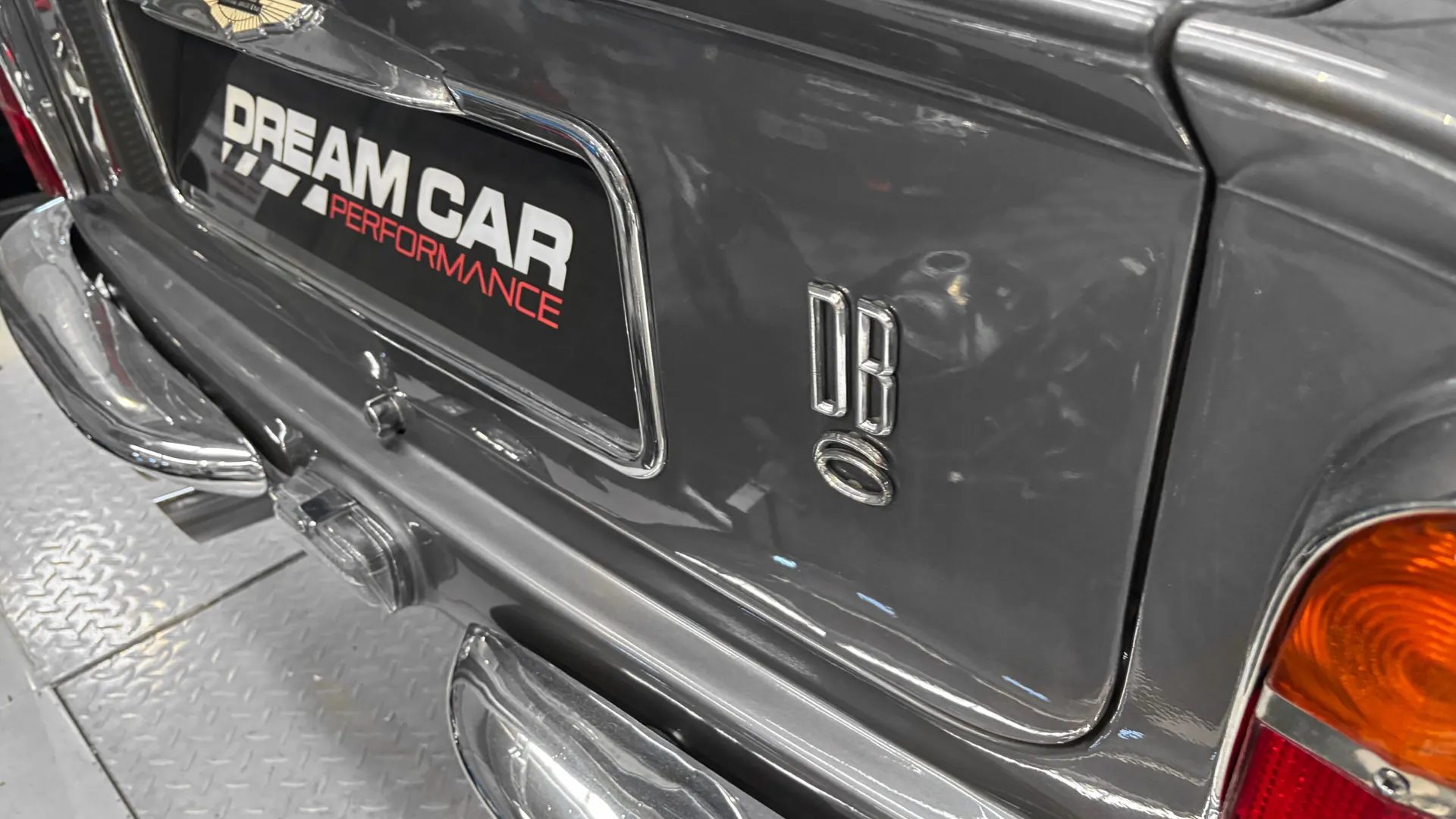 Aston Martin DB6 — photo 29