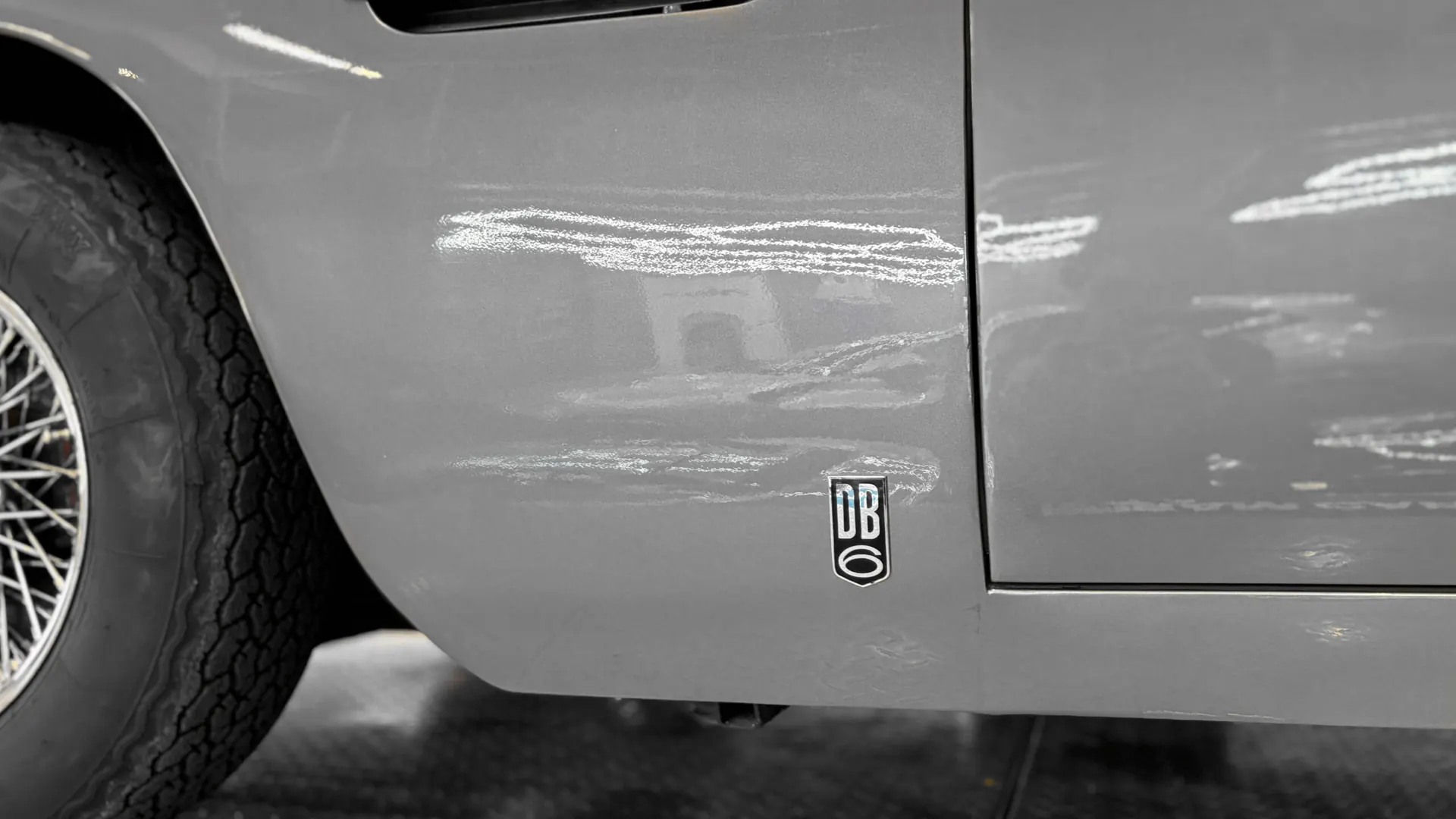 Aston Martin DB6 — photo 11