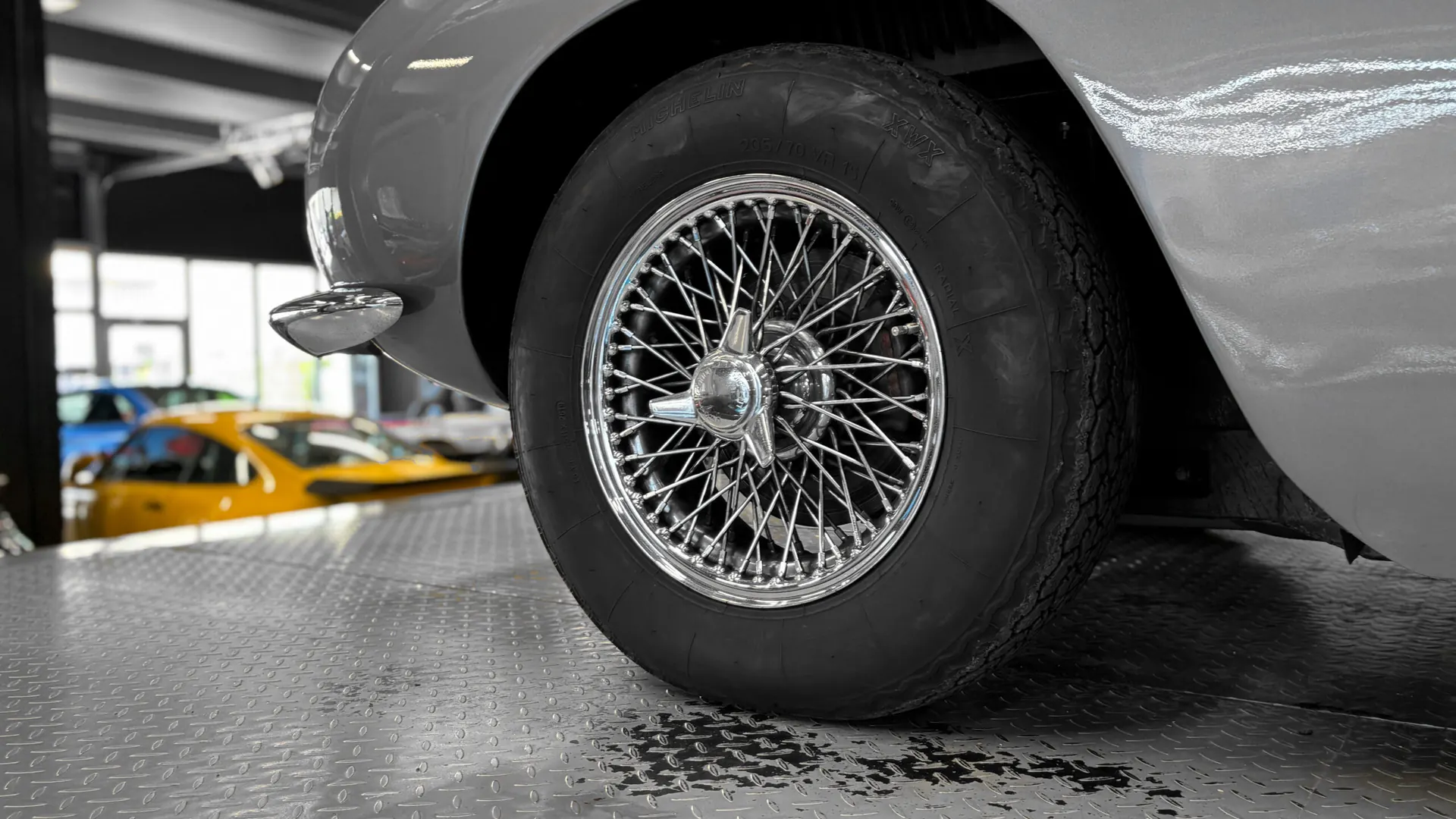 Aston Martin DB6 — photo 10