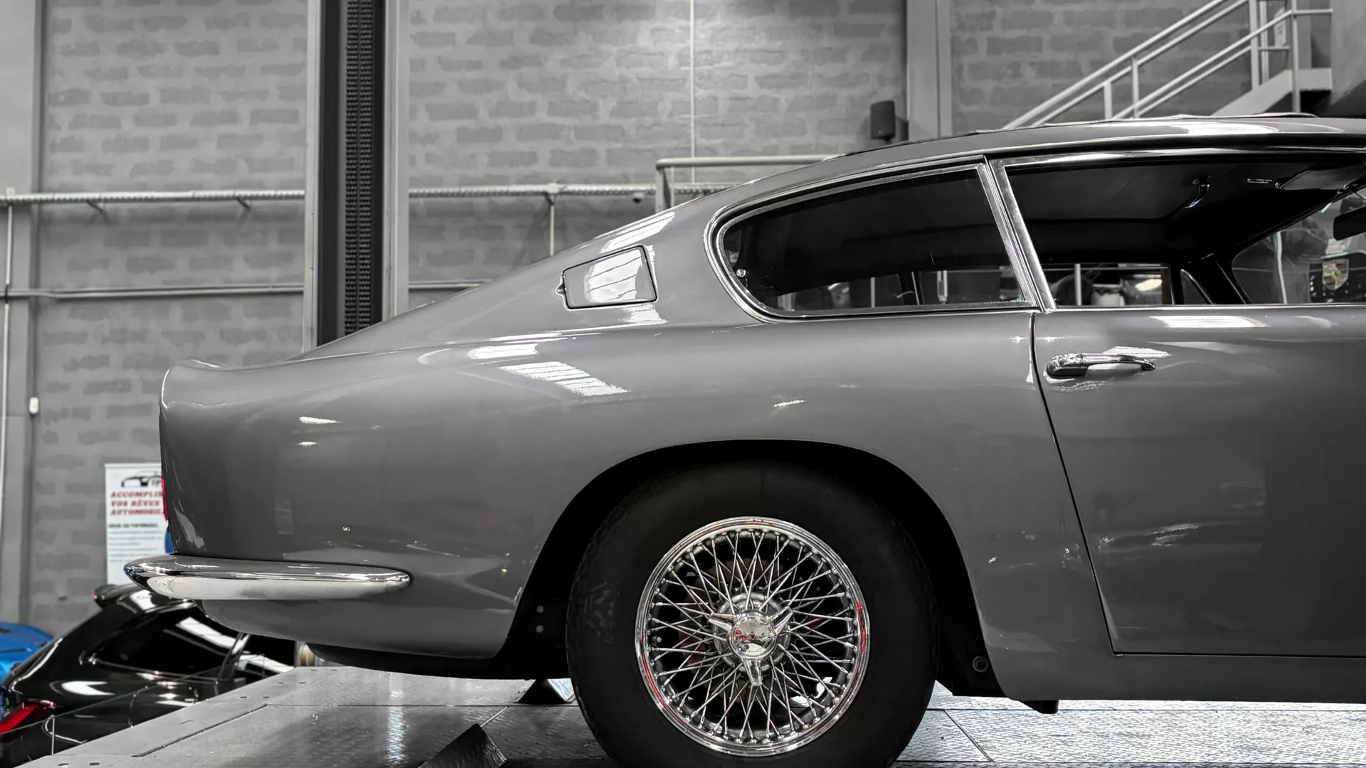 Aston Martin DB6 — photo 20