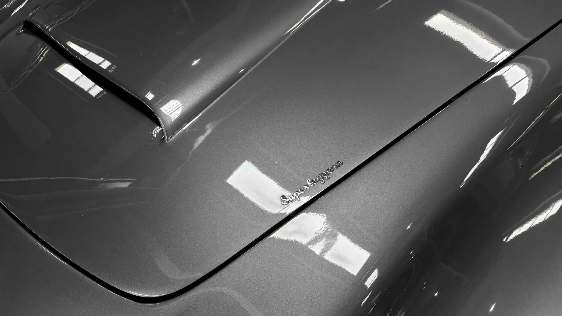 Aston Martin DB6 — photo 27