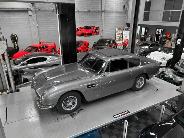 Aston Martin DB6