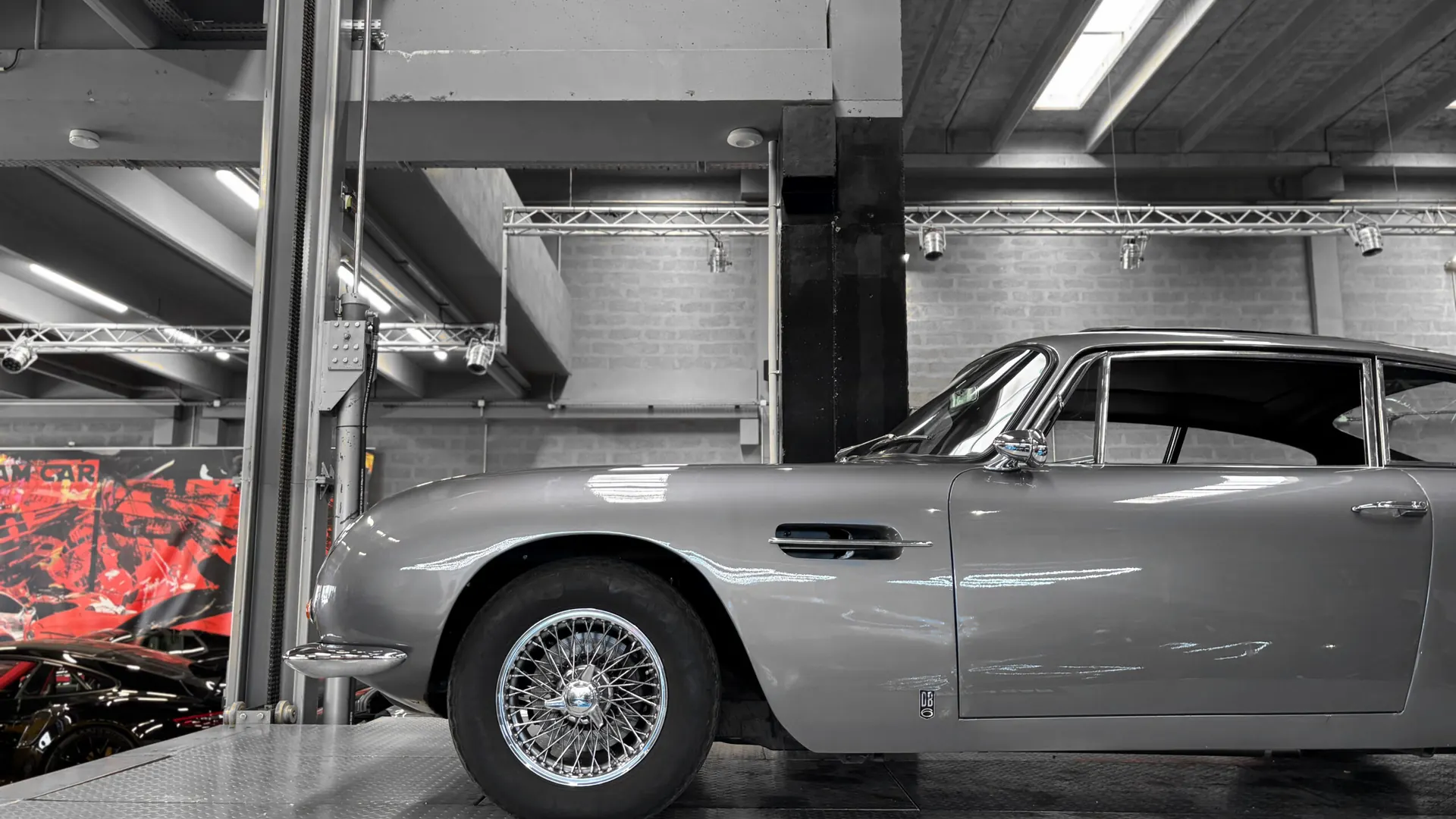 Aston Martin DB6 — photo 7