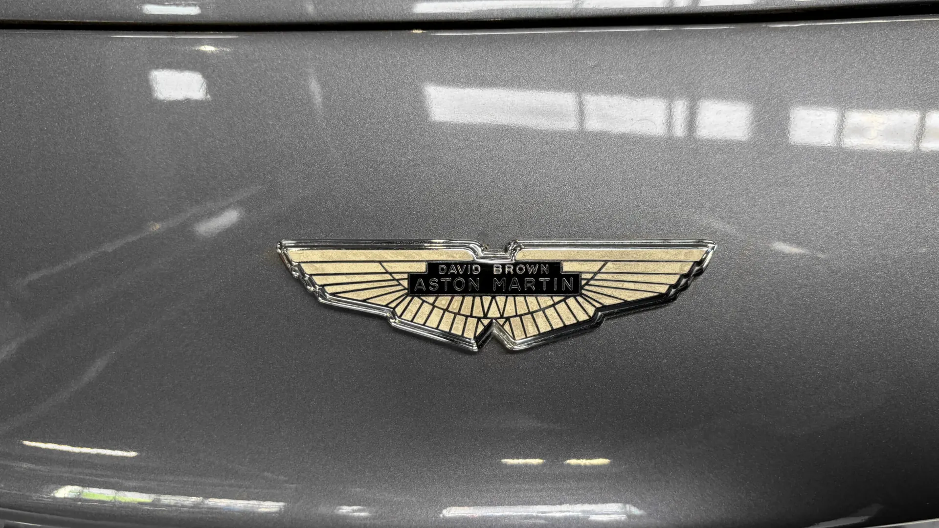 Aston Martin DB6 — photo 28