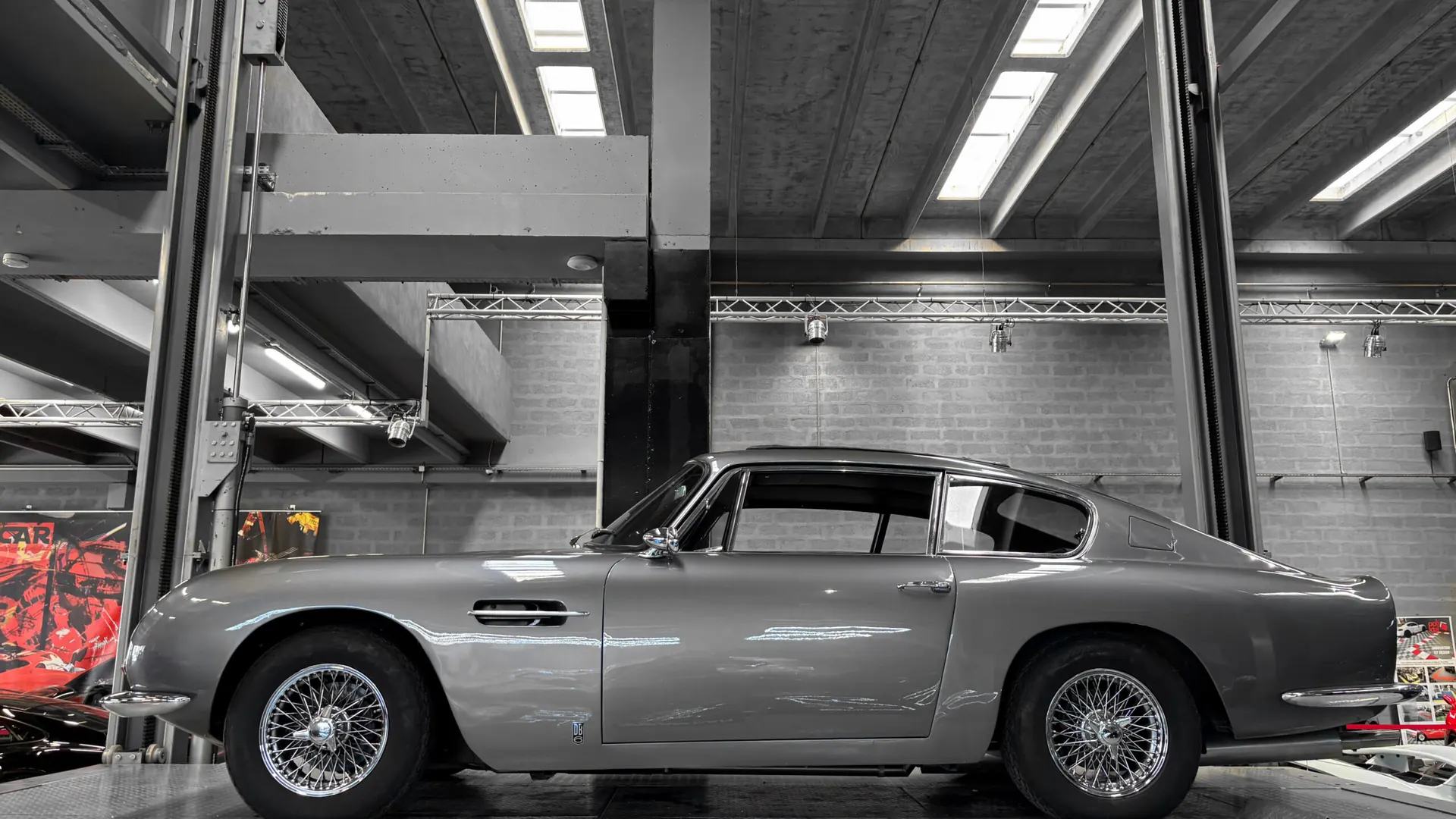Aston Martin DB6 — photo 12