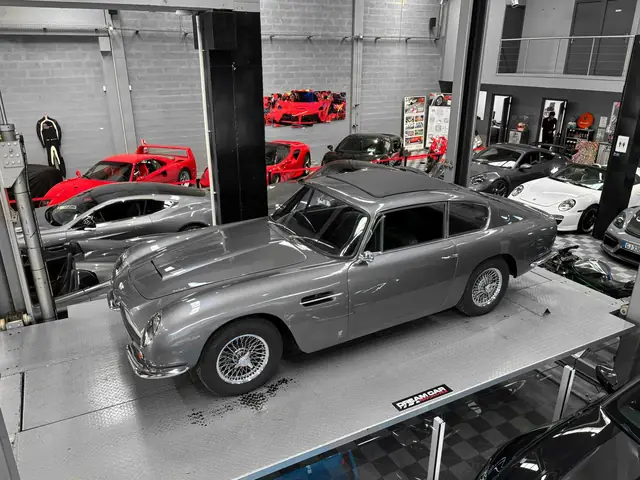 Aston Martin DB6