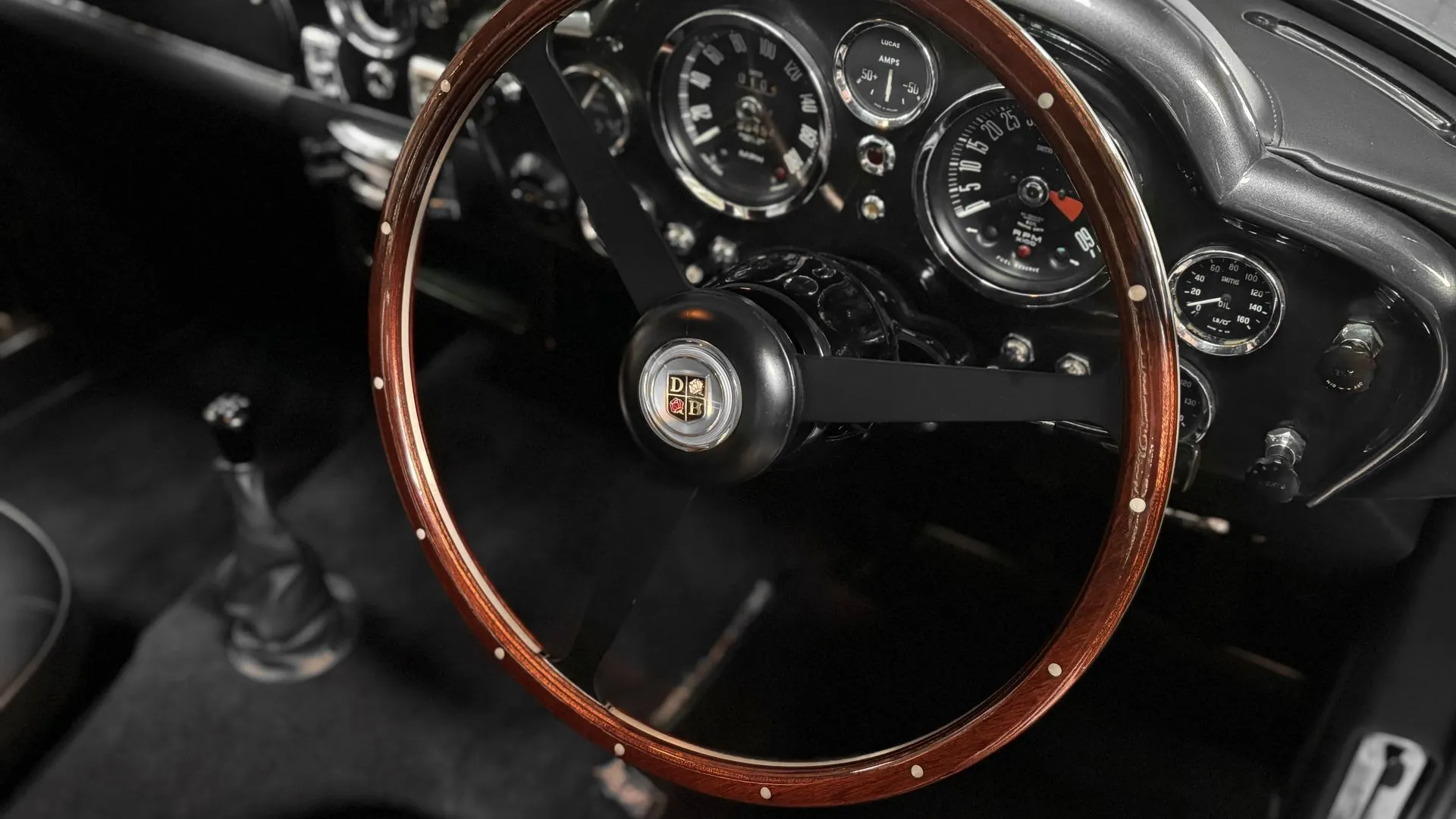 Aston Martin DB6 — photo 13