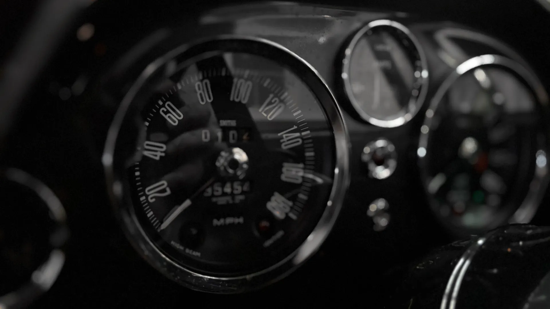 Aston Martin DB6 — photo 41