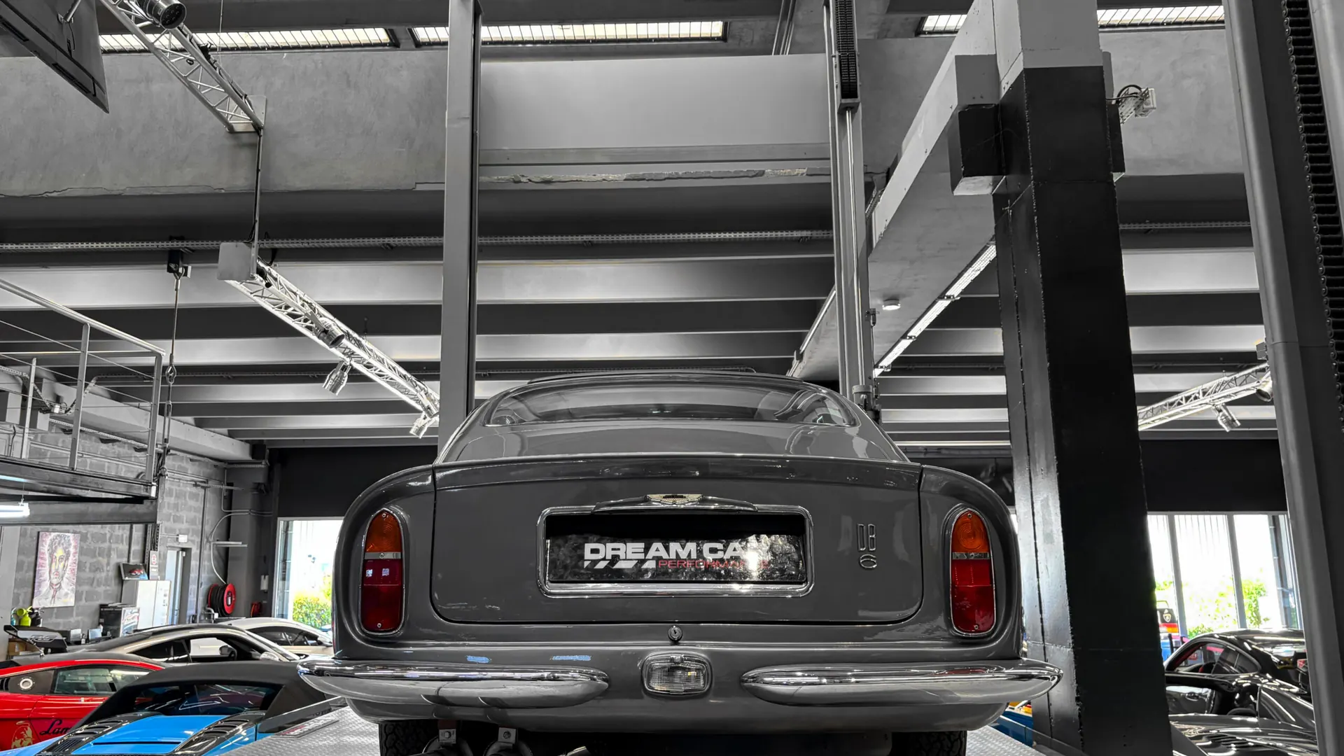 Aston Martin DB6 — photo 16