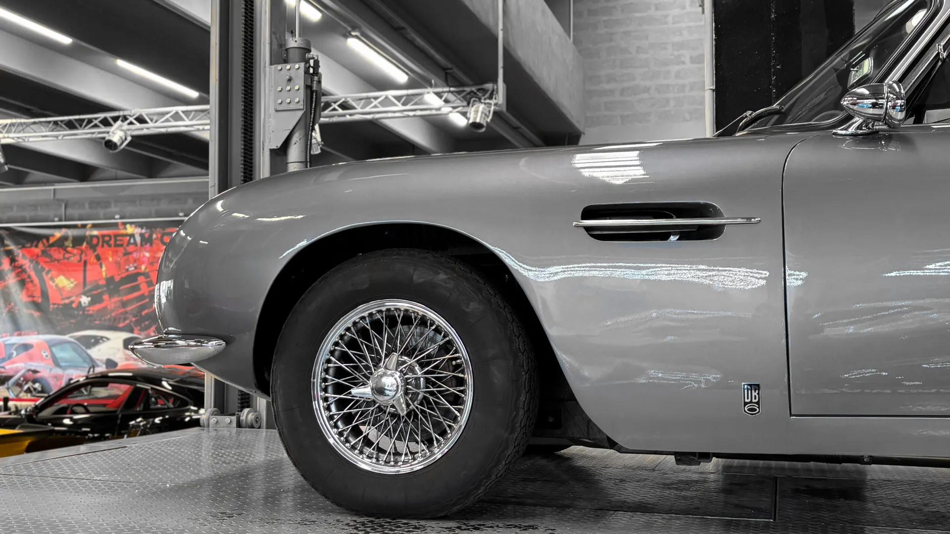 Aston Martin DB6 — photo 9