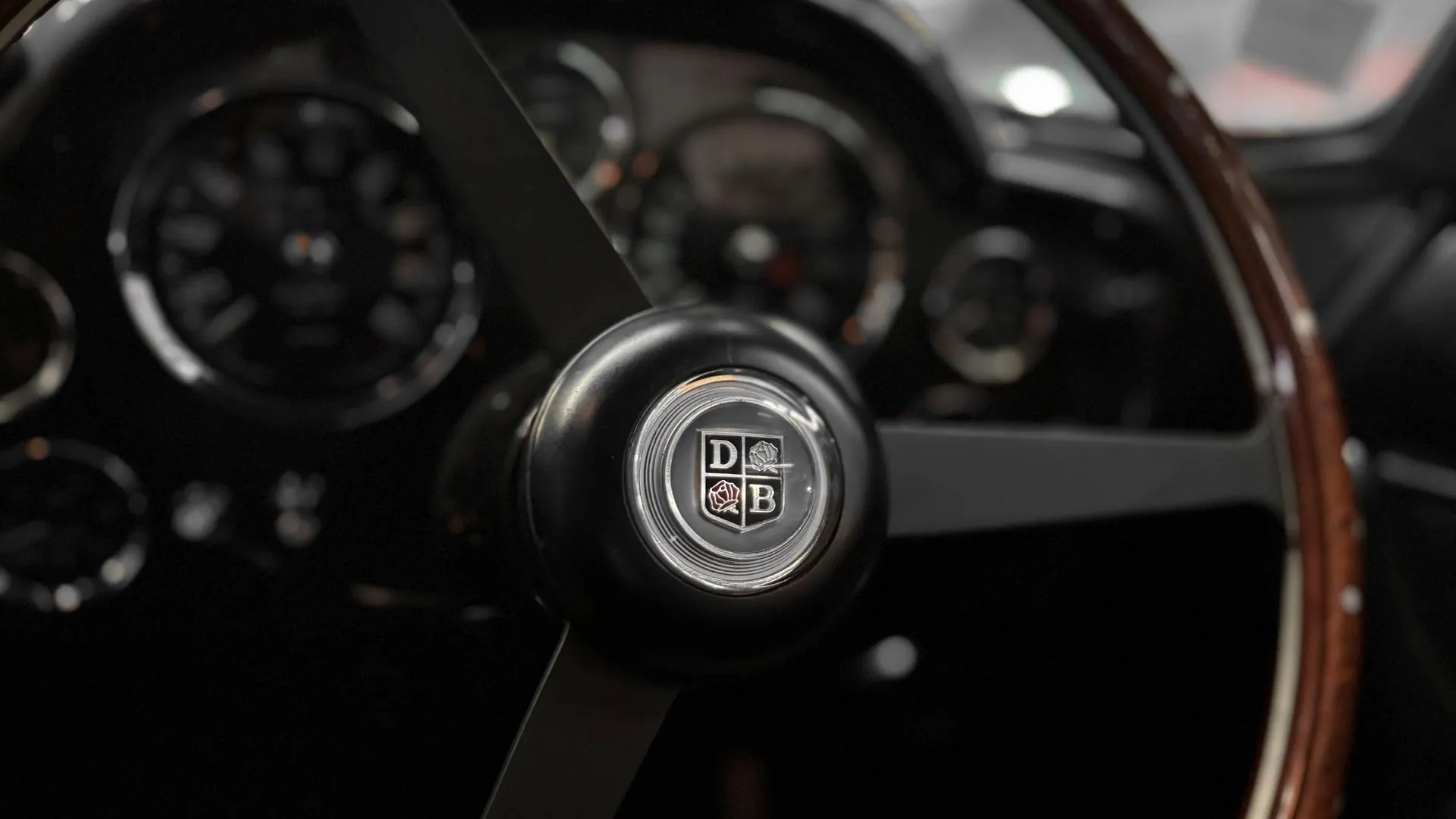 Aston Martin DB6 — photo 18