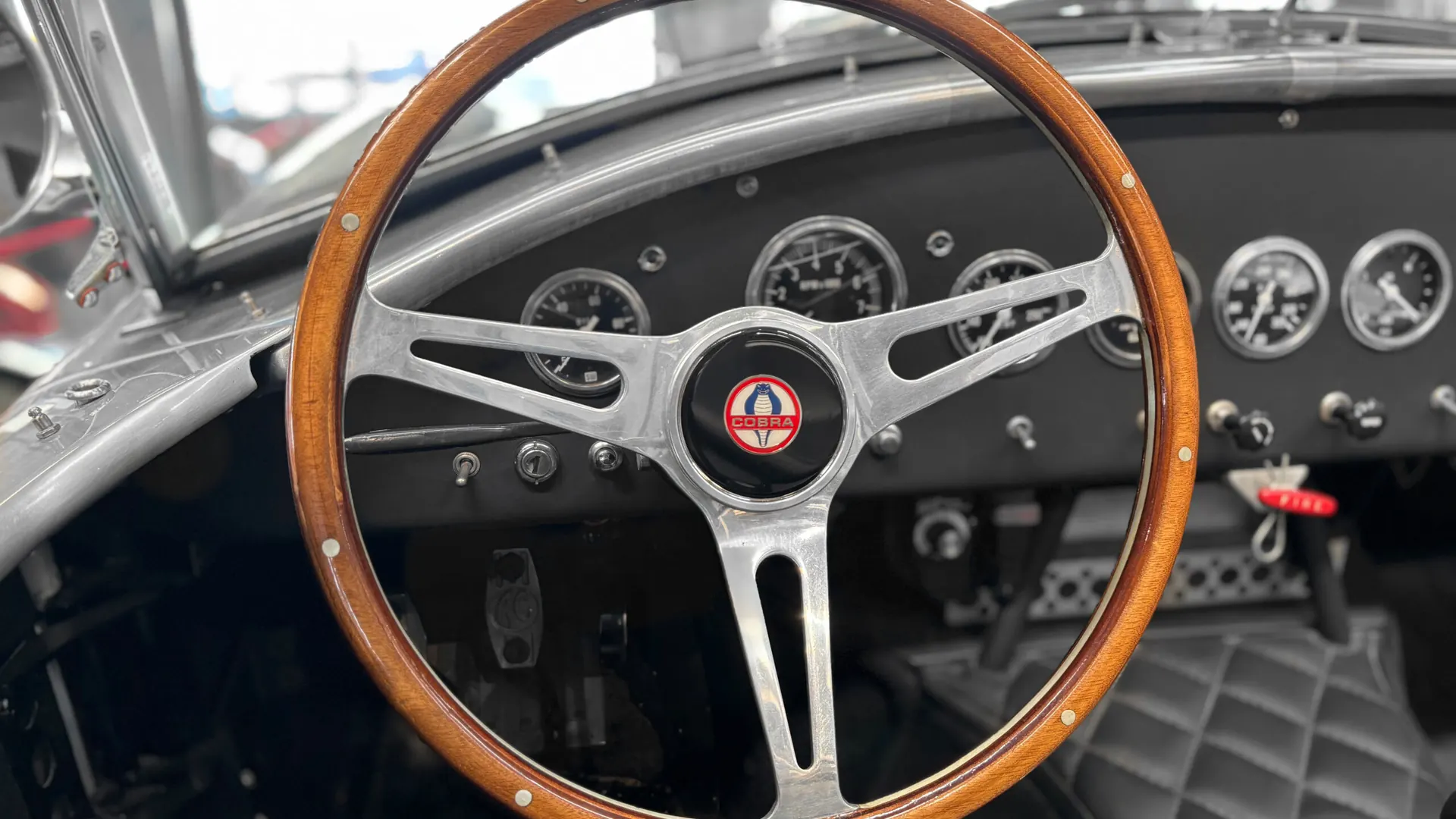 Shelby Cobra — photo 38