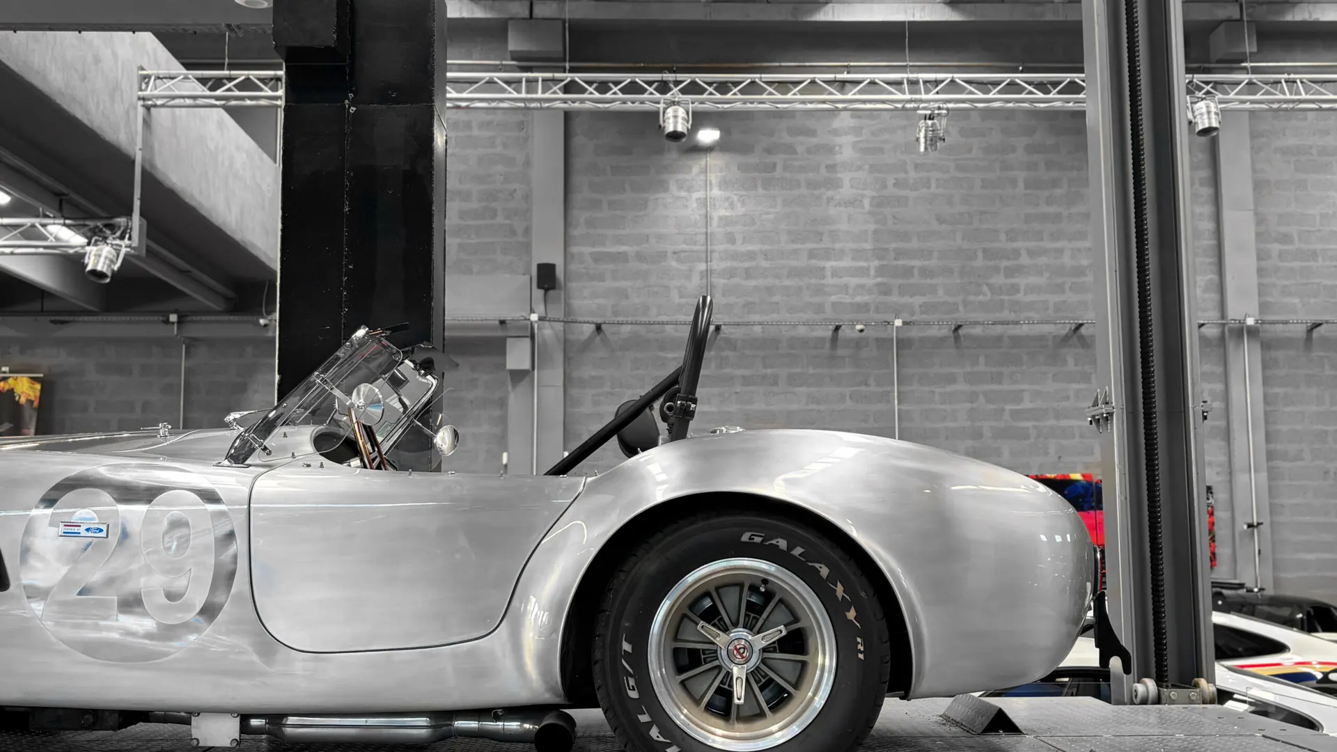 Shelby Cobra — photo 15