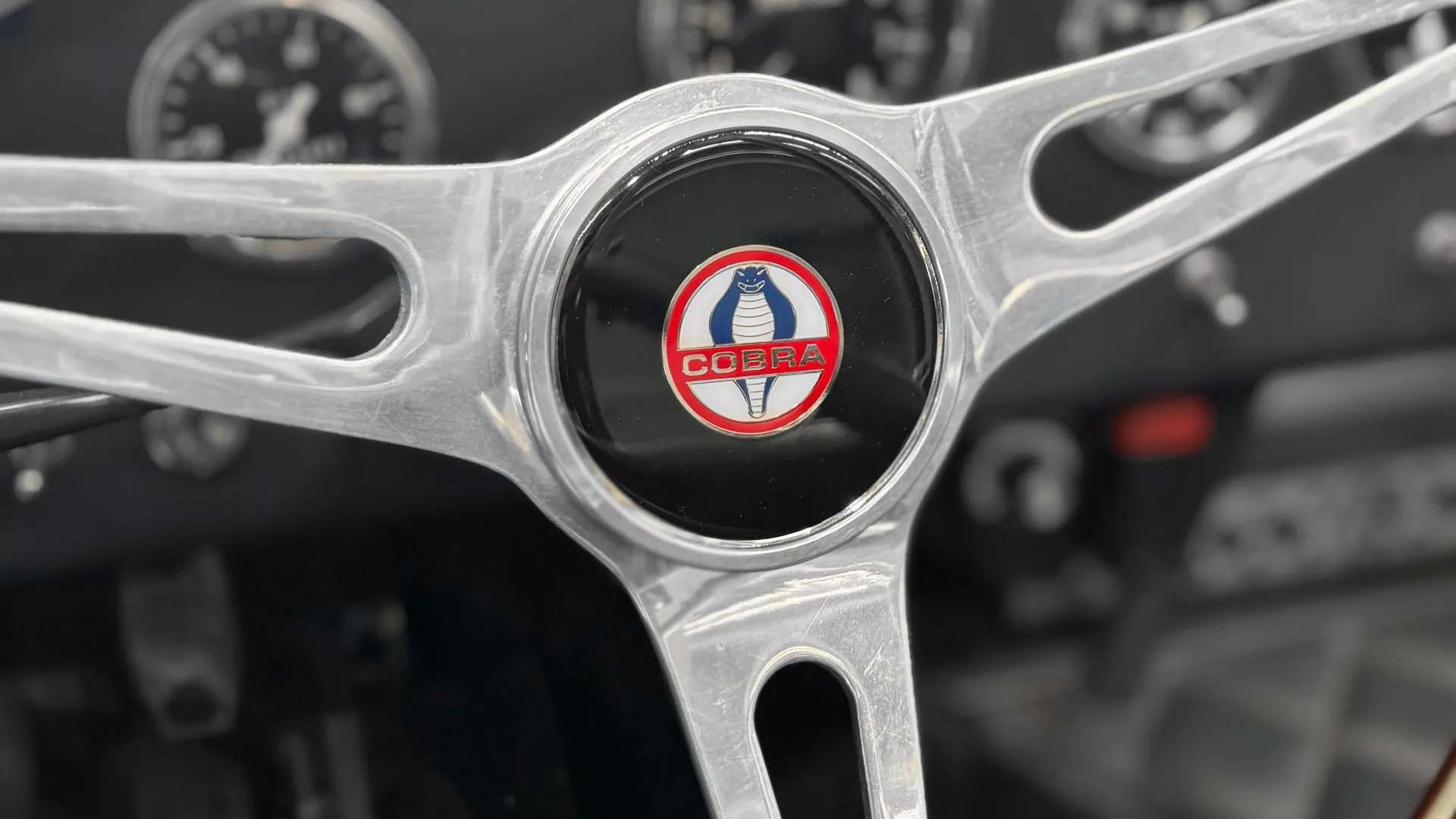 Shelby Cobra — photo 15