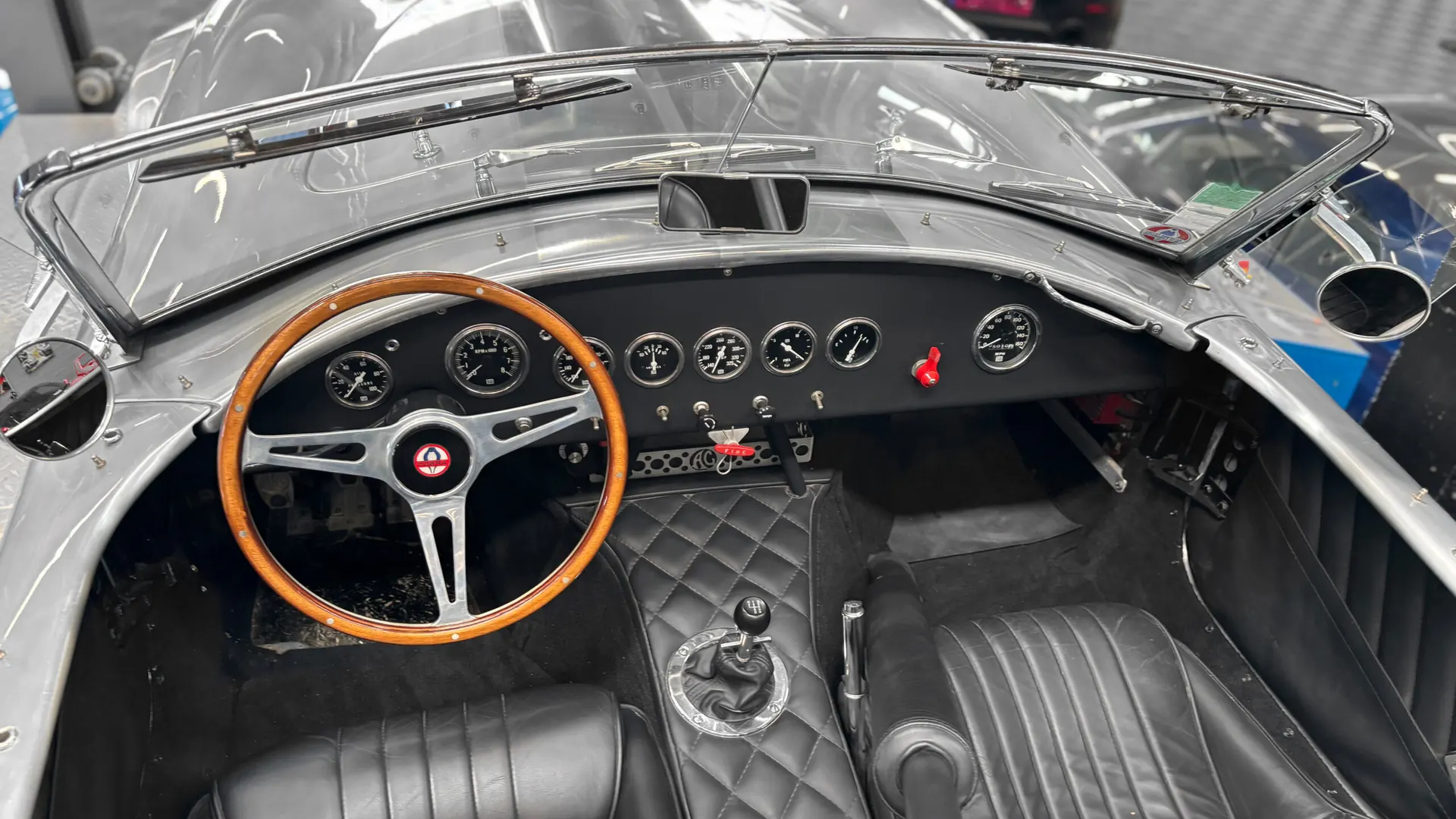 Shelby Cobra — photo 37