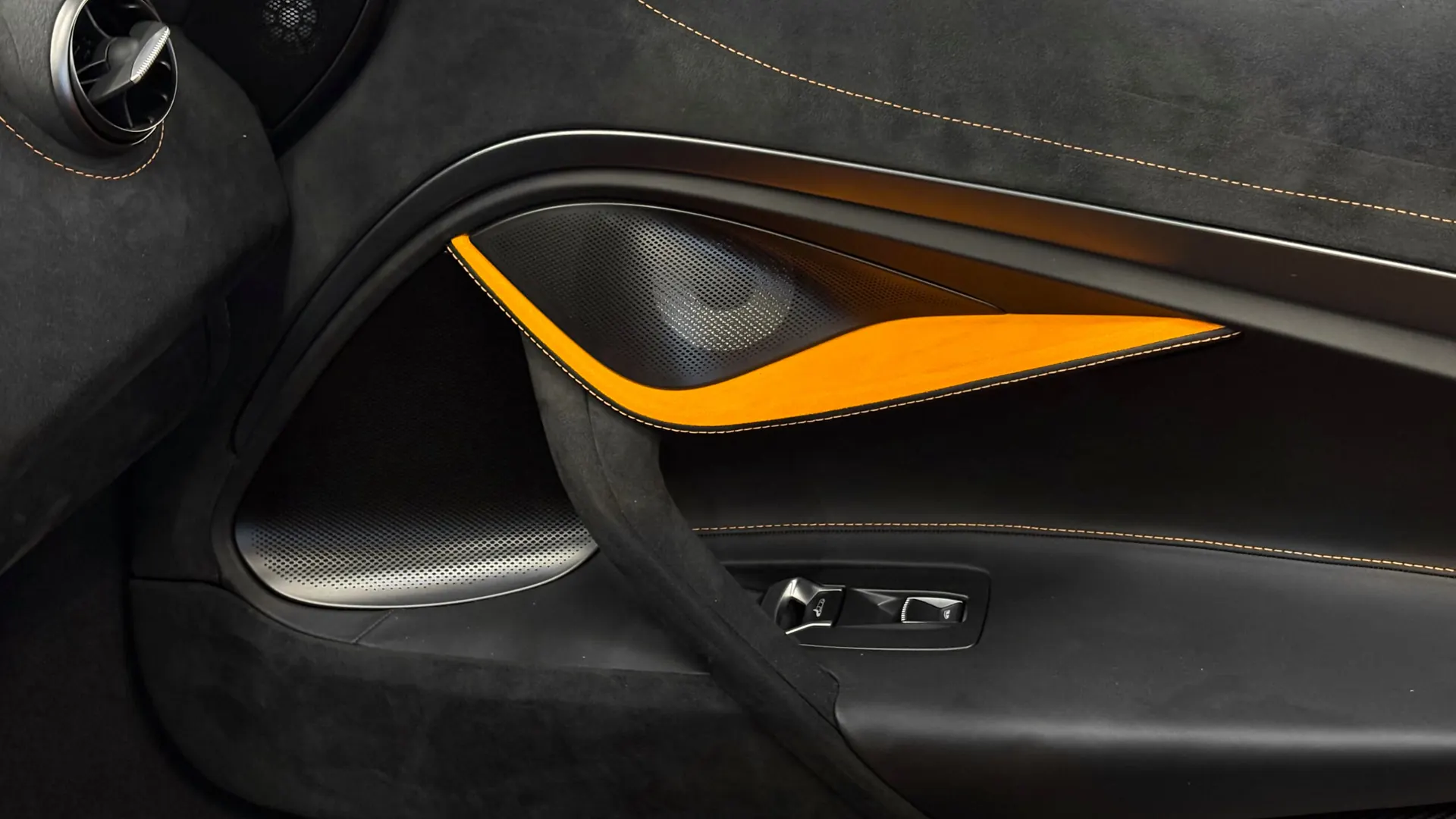 McLaren 750 — photo 28