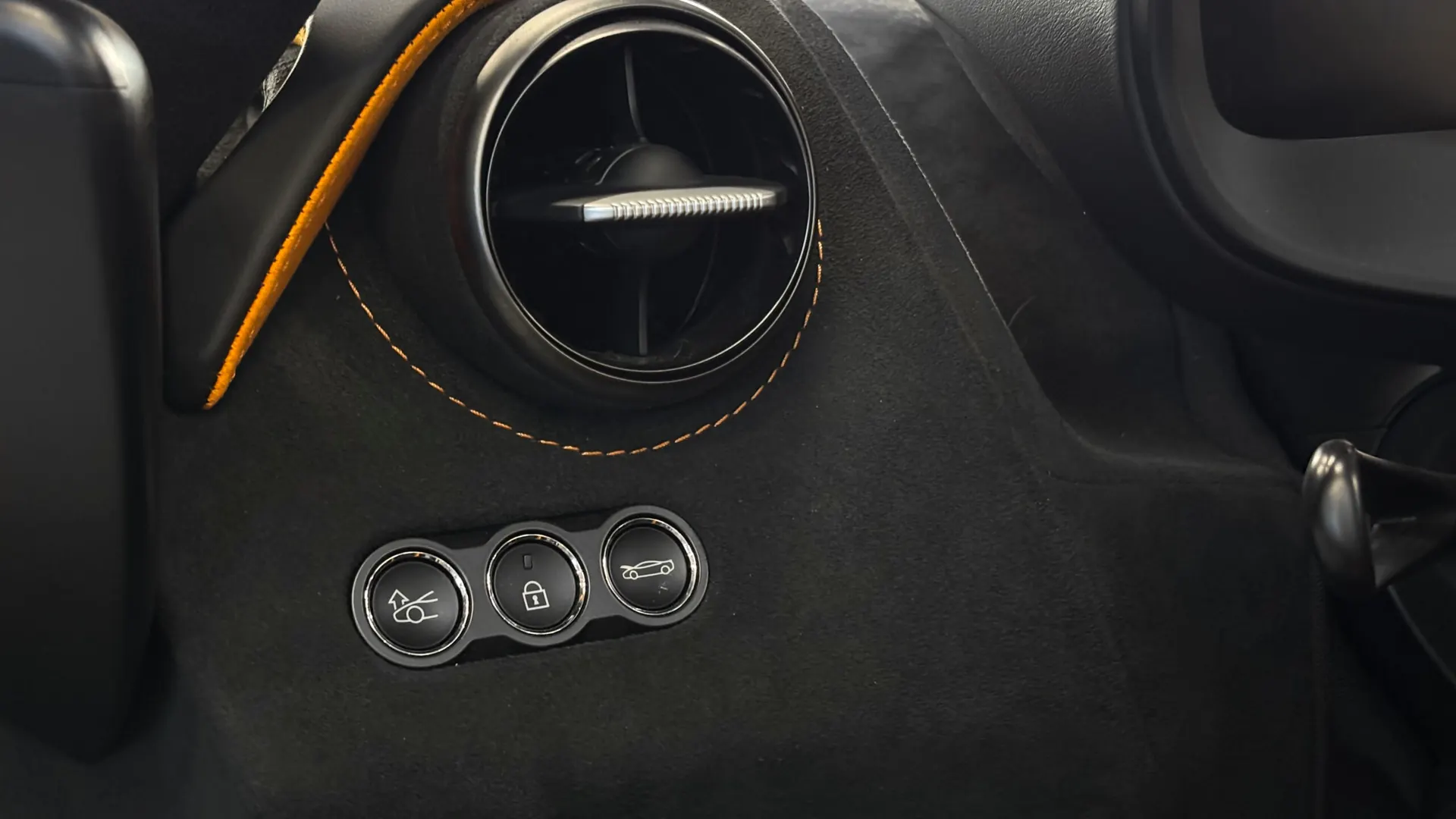 McLaren 750 — photo 41