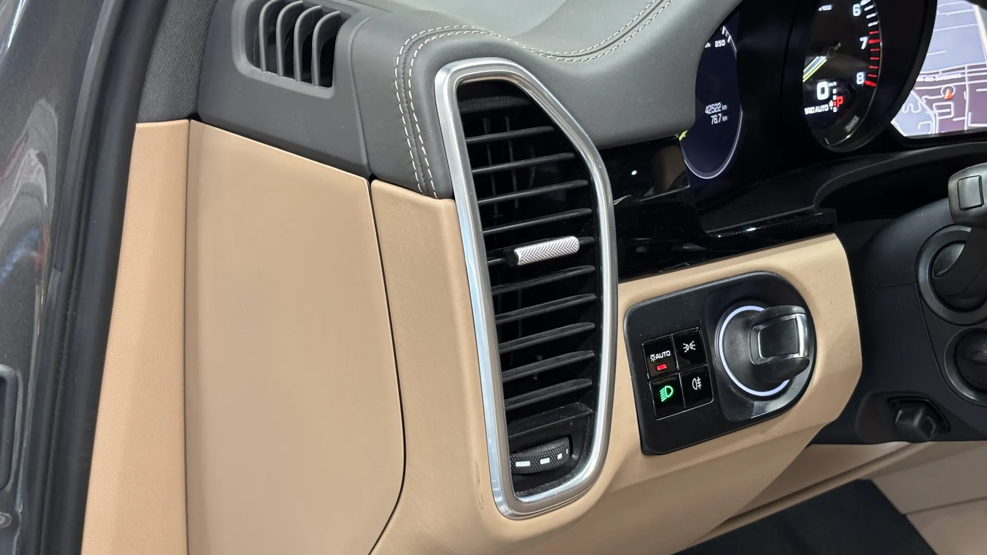 Porsche CAYENNE — photo 31