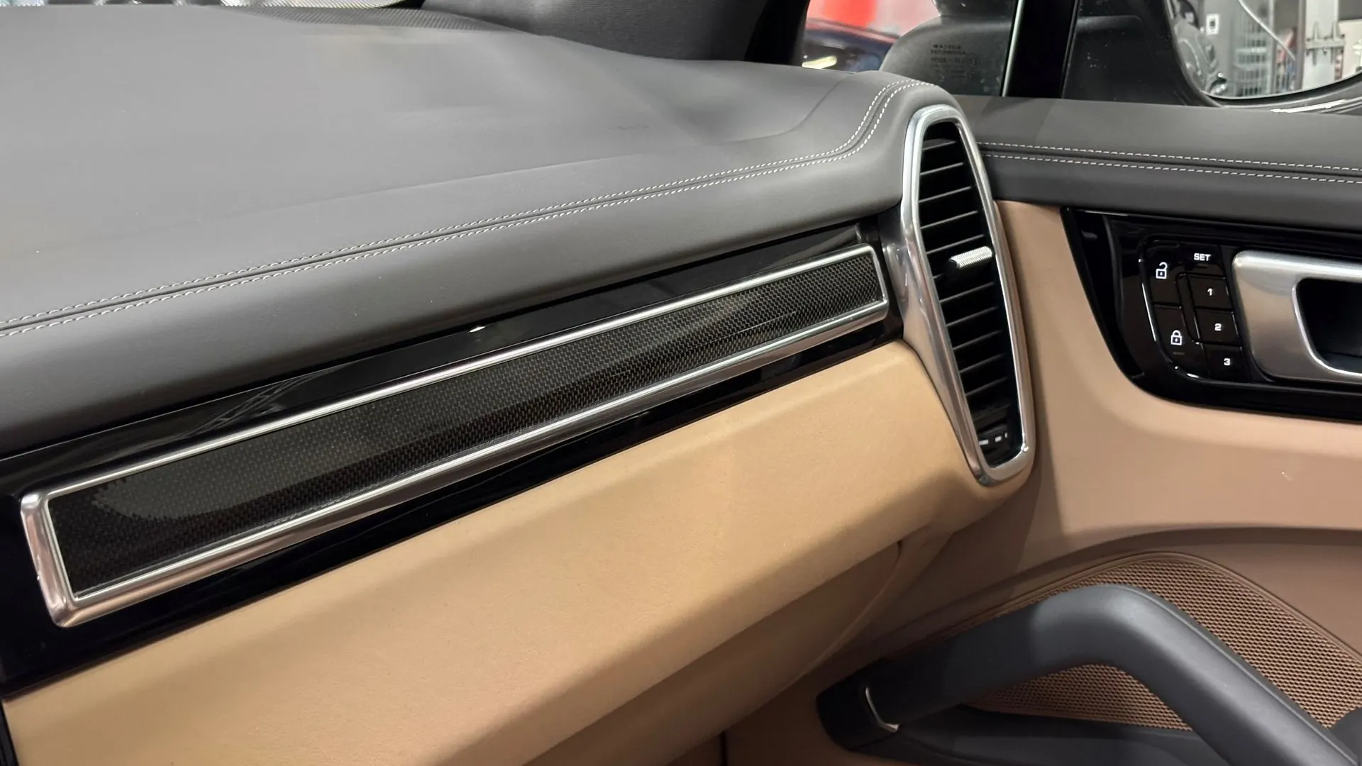 Porsche Cayenne — photo 18