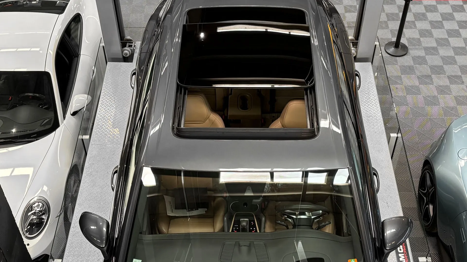Porsche Cayenne — photo 6