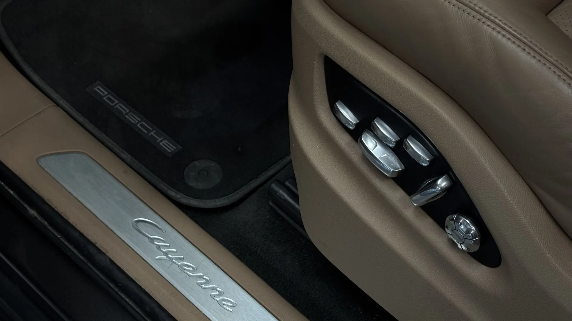 Porsche Cayenne — photo 9
