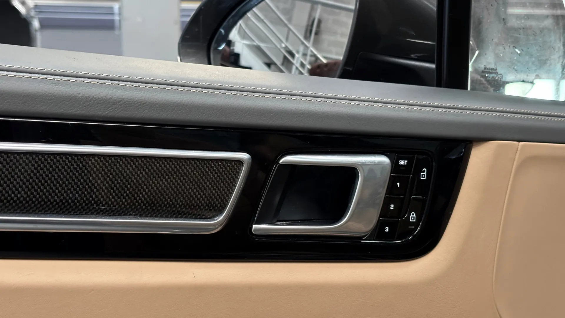 Porsche CAYENNE — photo 28