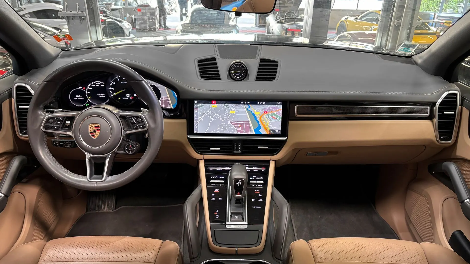 Porsche Cayenne — photo 13