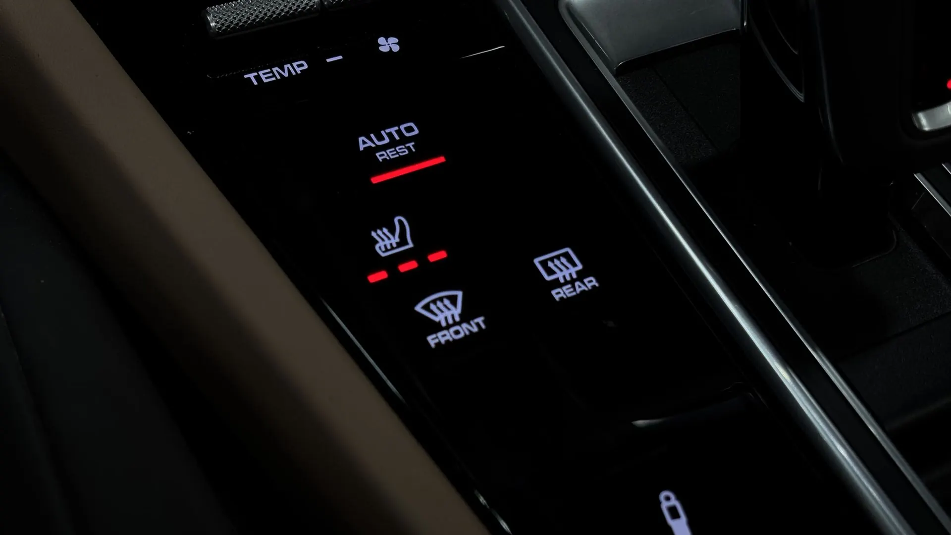 Porsche Cayenne — photo 16