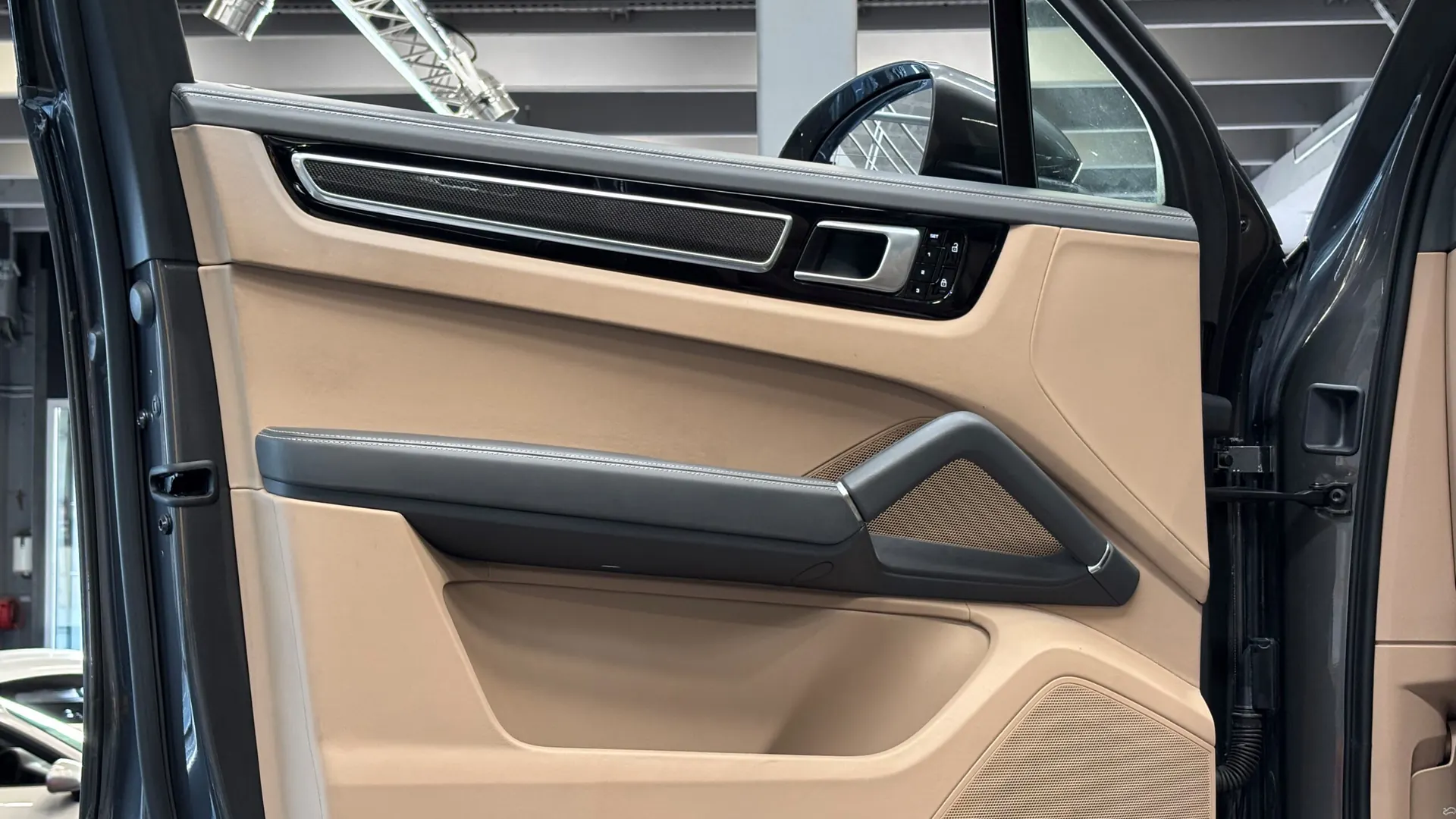 Porsche CAYENNE — photo 27