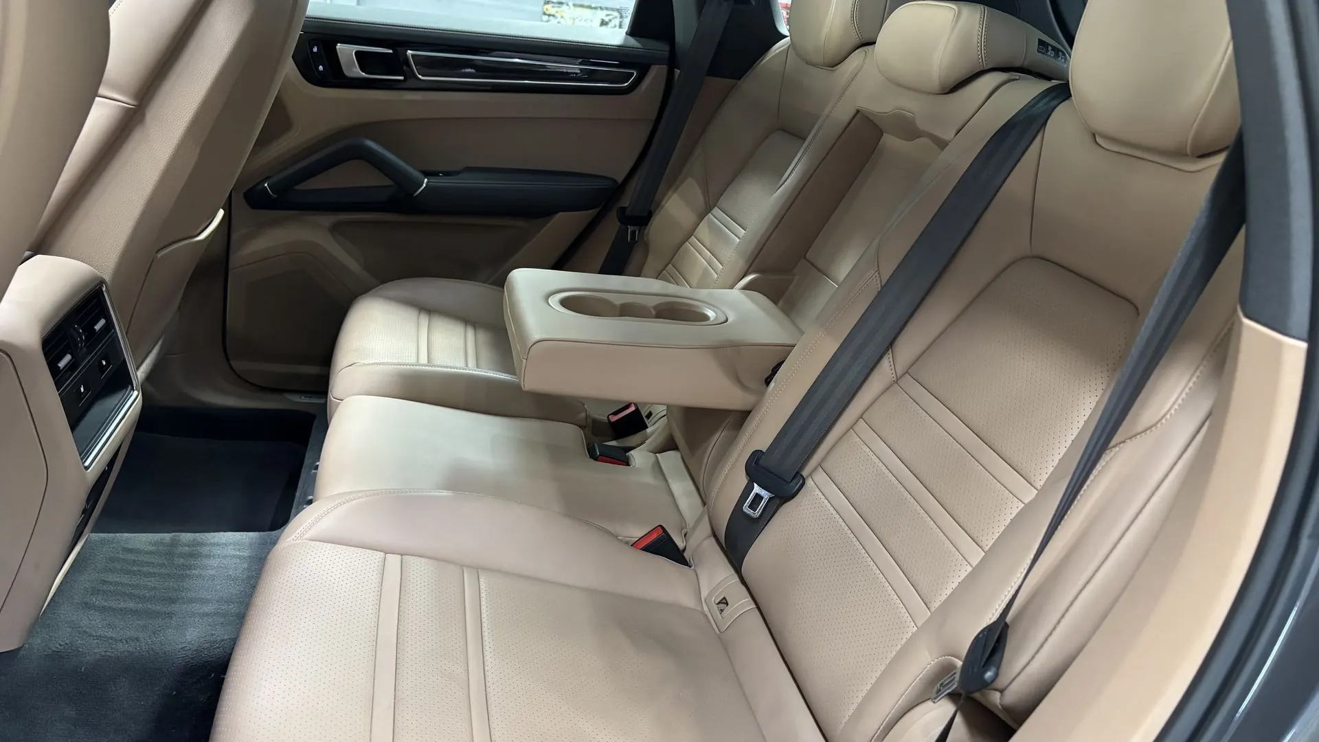 Porsche Cayenne — photo 10