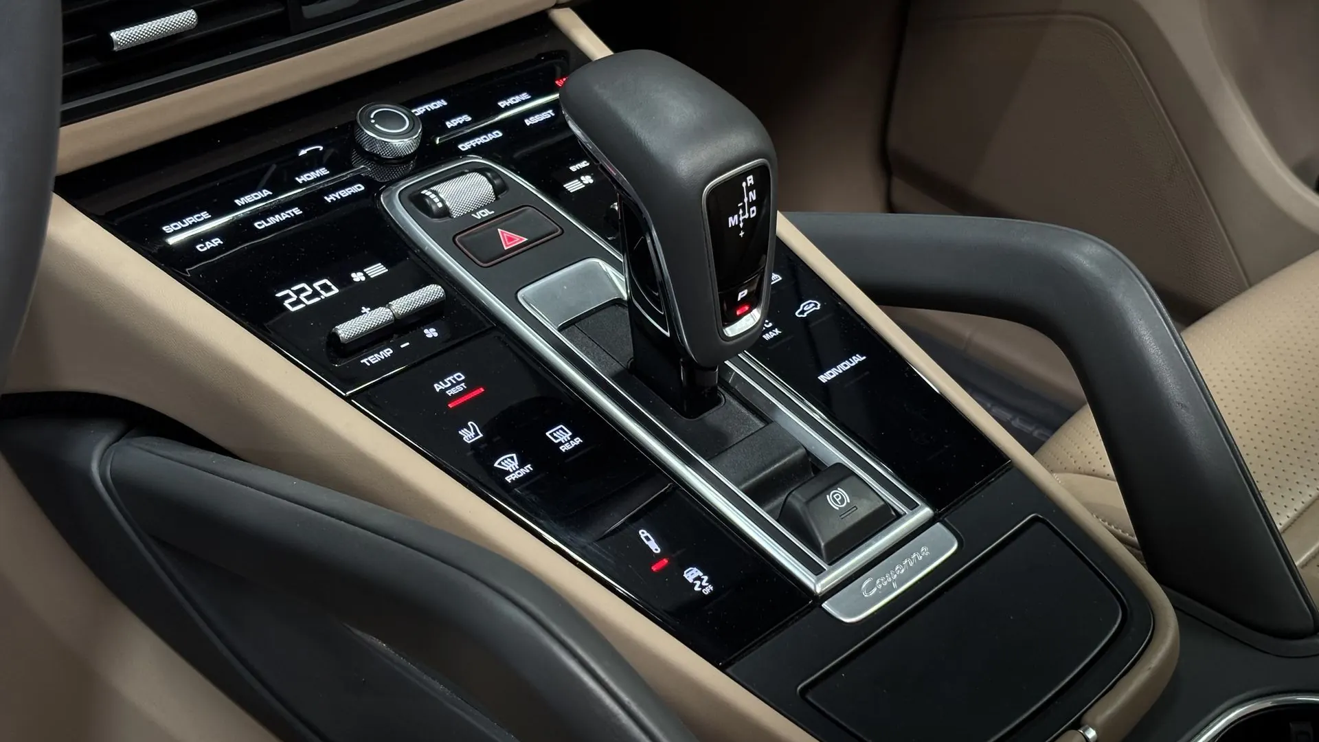 Porsche Cayenne — photo 17