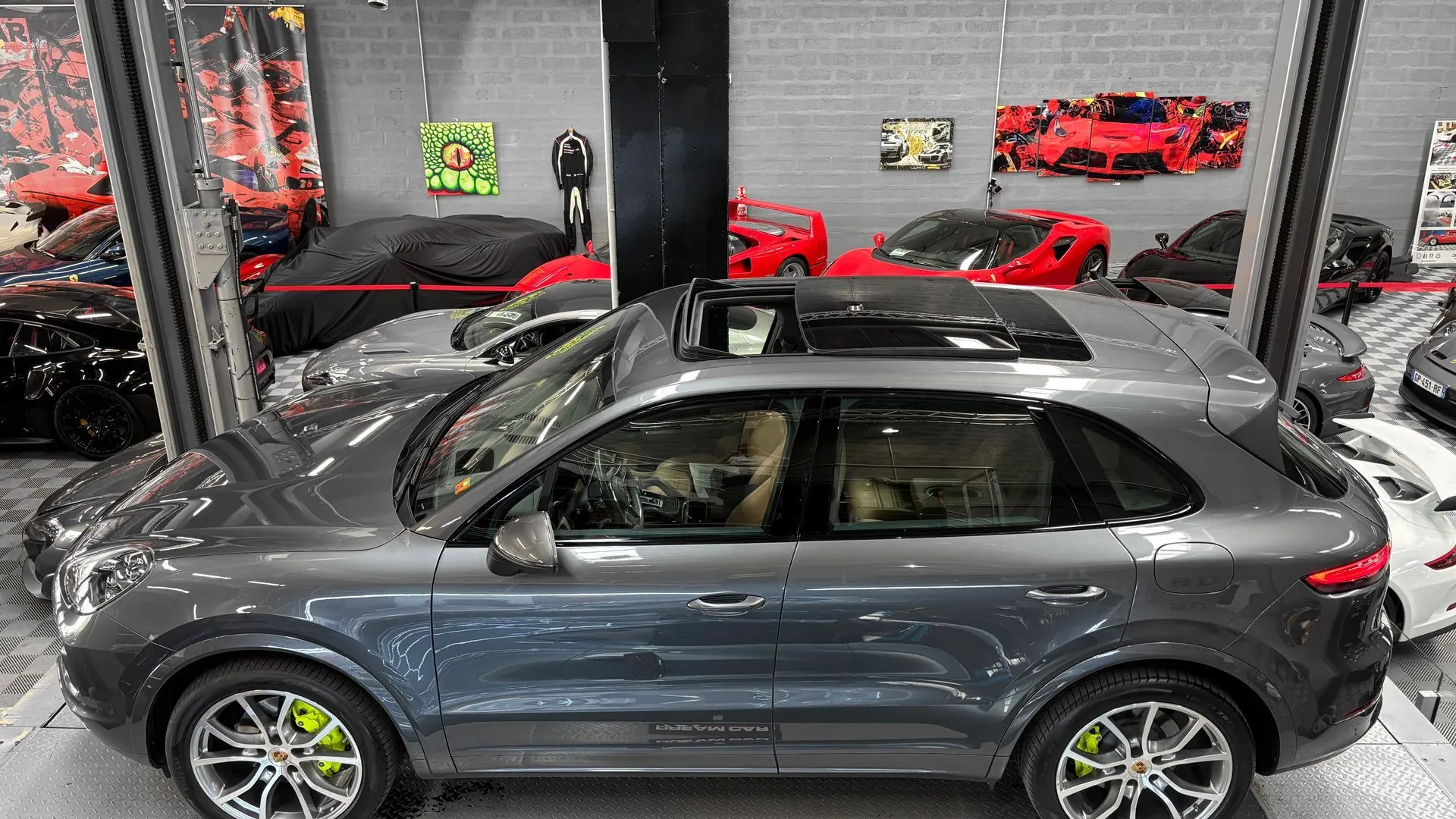 Porsche Cayenne — photo 2