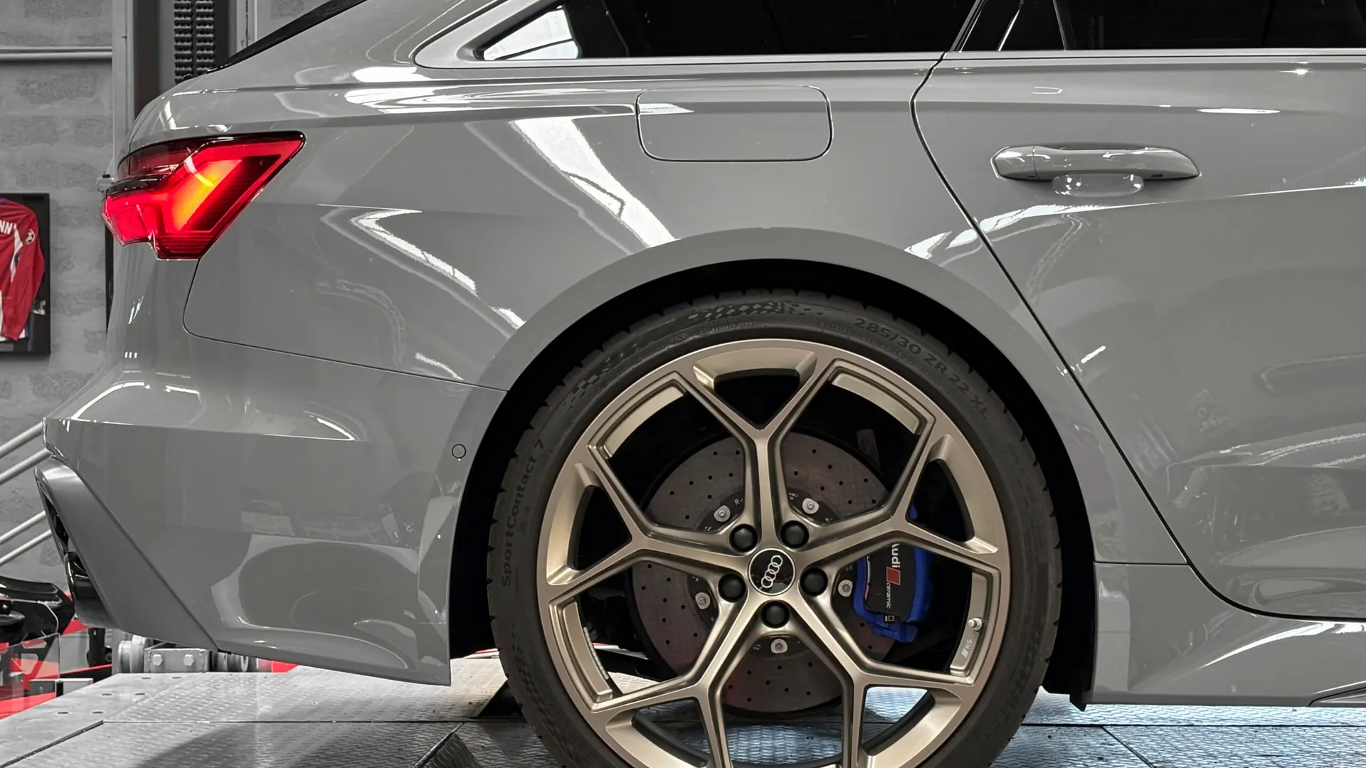 Audi RS6 — photo 12