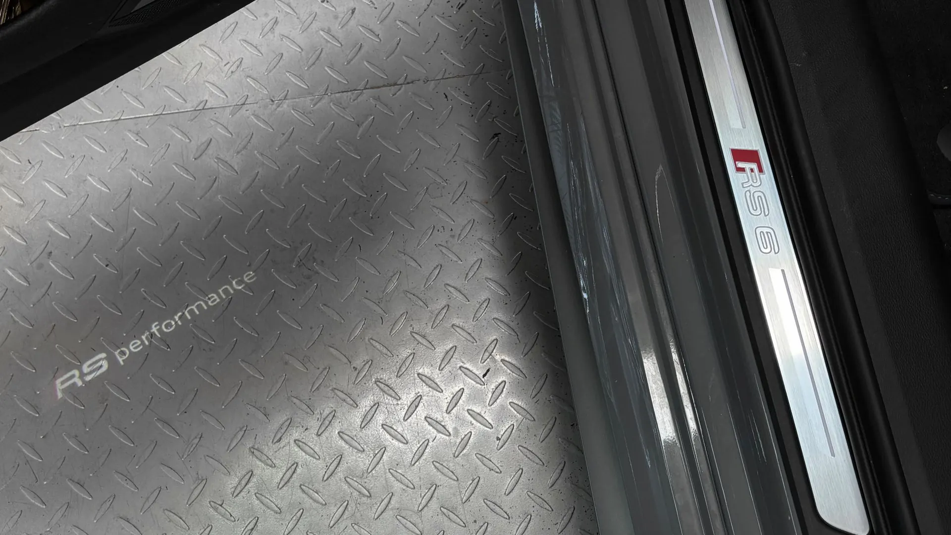 Audi RS6 — photo 12
