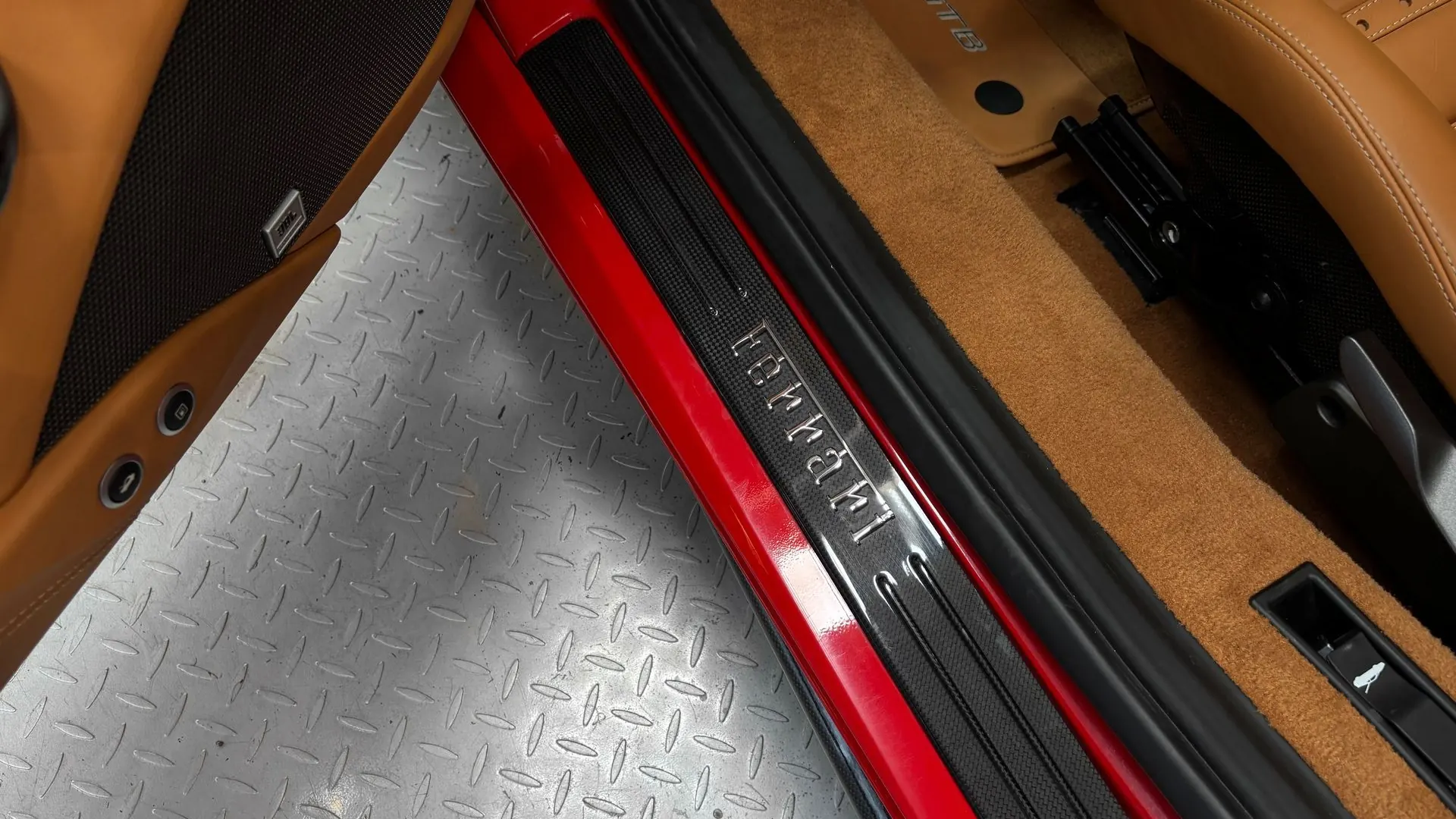 Ferrari 488 — photo 12