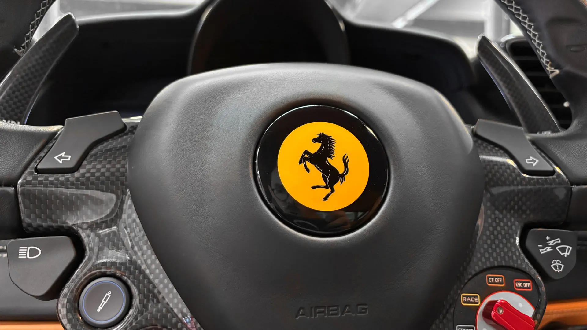 Ferrari 488 — photo 32