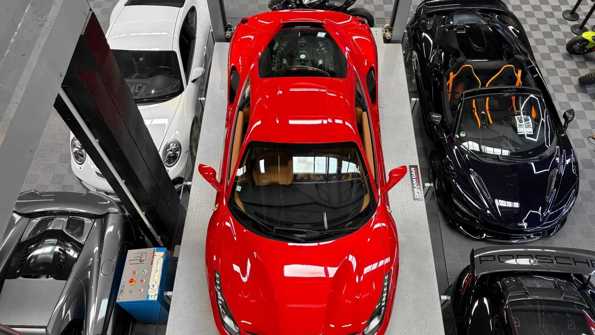 Ferrari 488 — photo 8