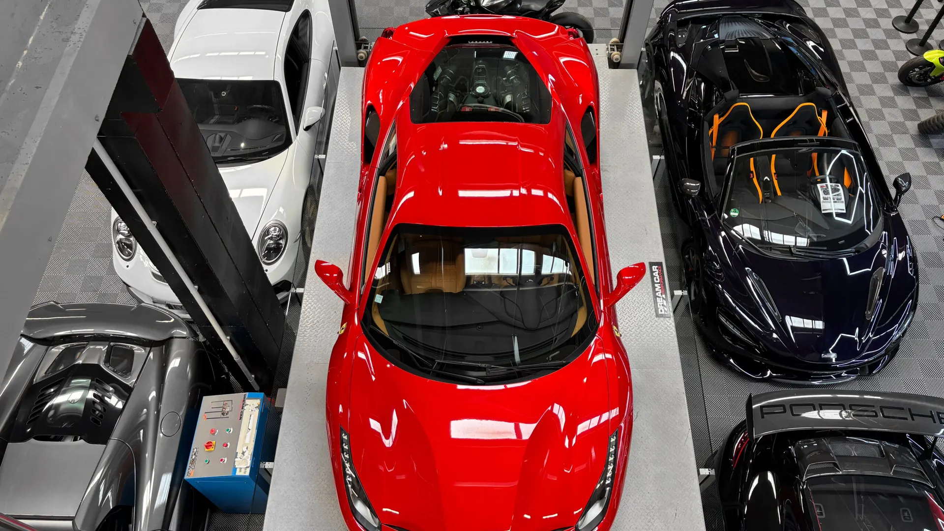 Ferrari 488 — photo 24