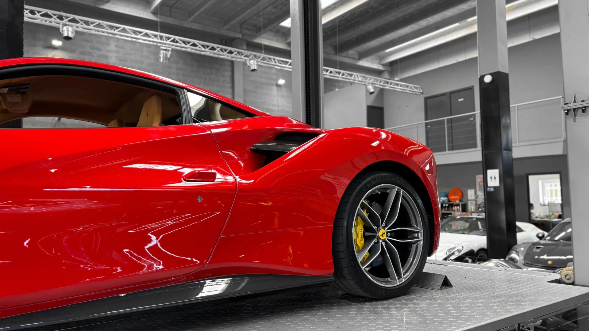 Ferrari 488 — photo 10