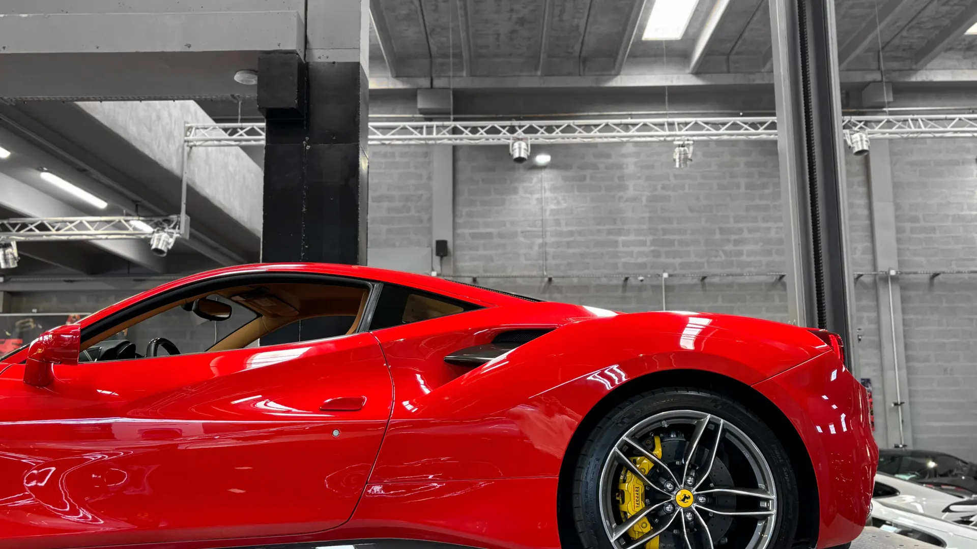 Ferrari 488 — photo 11