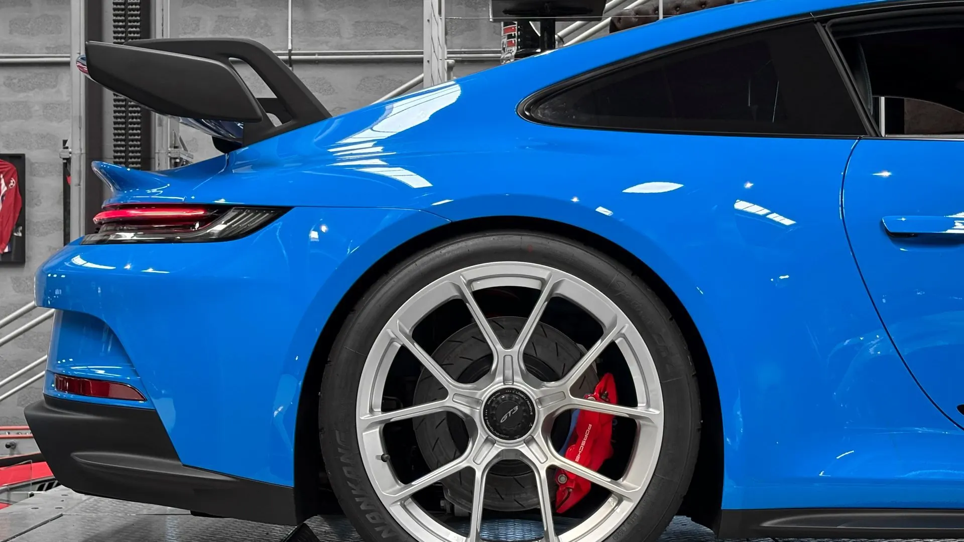 Porsche 992 — photo 6