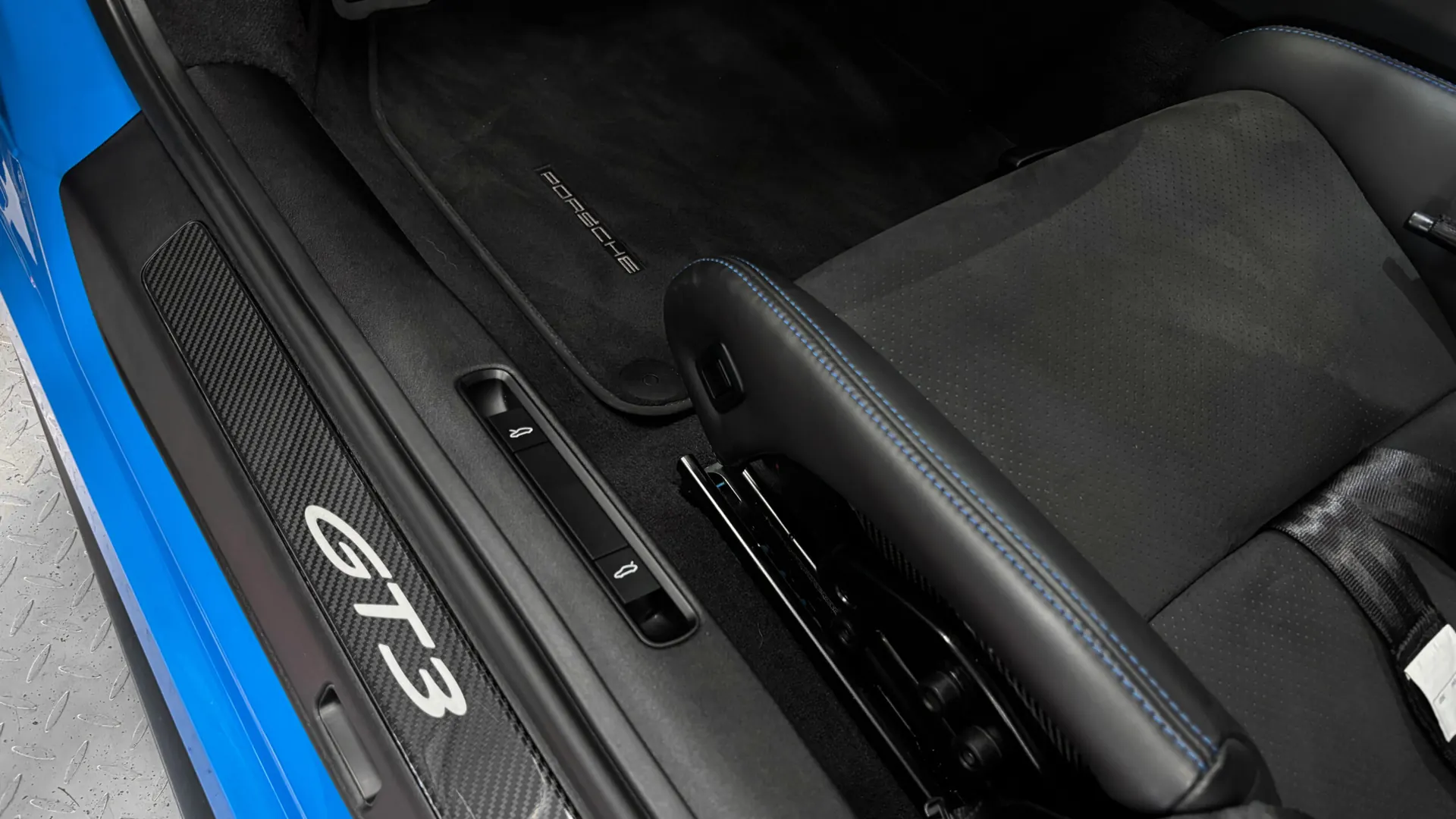Porsche 992 — photo 28