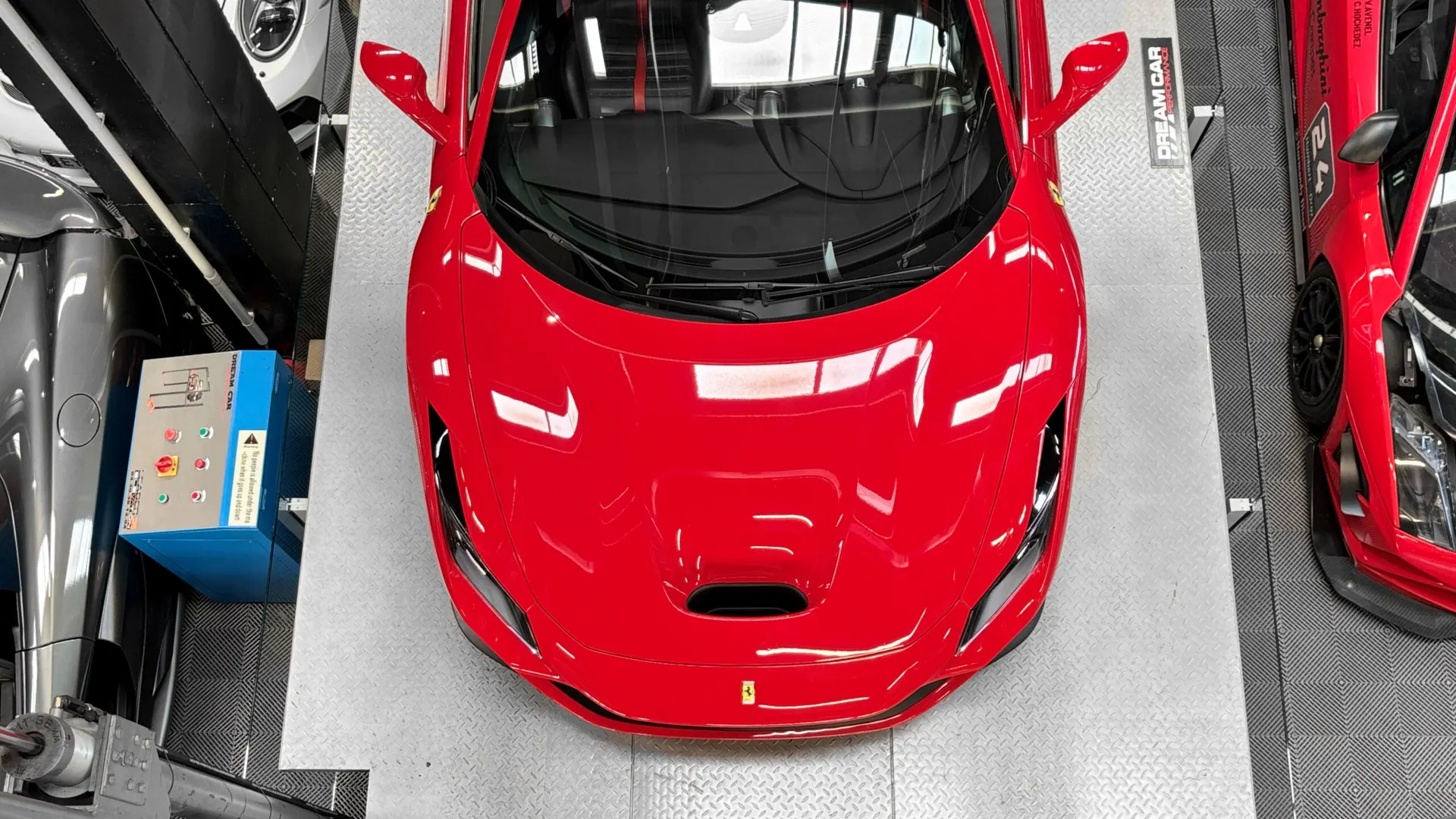 Ferrari F8 — photo 14