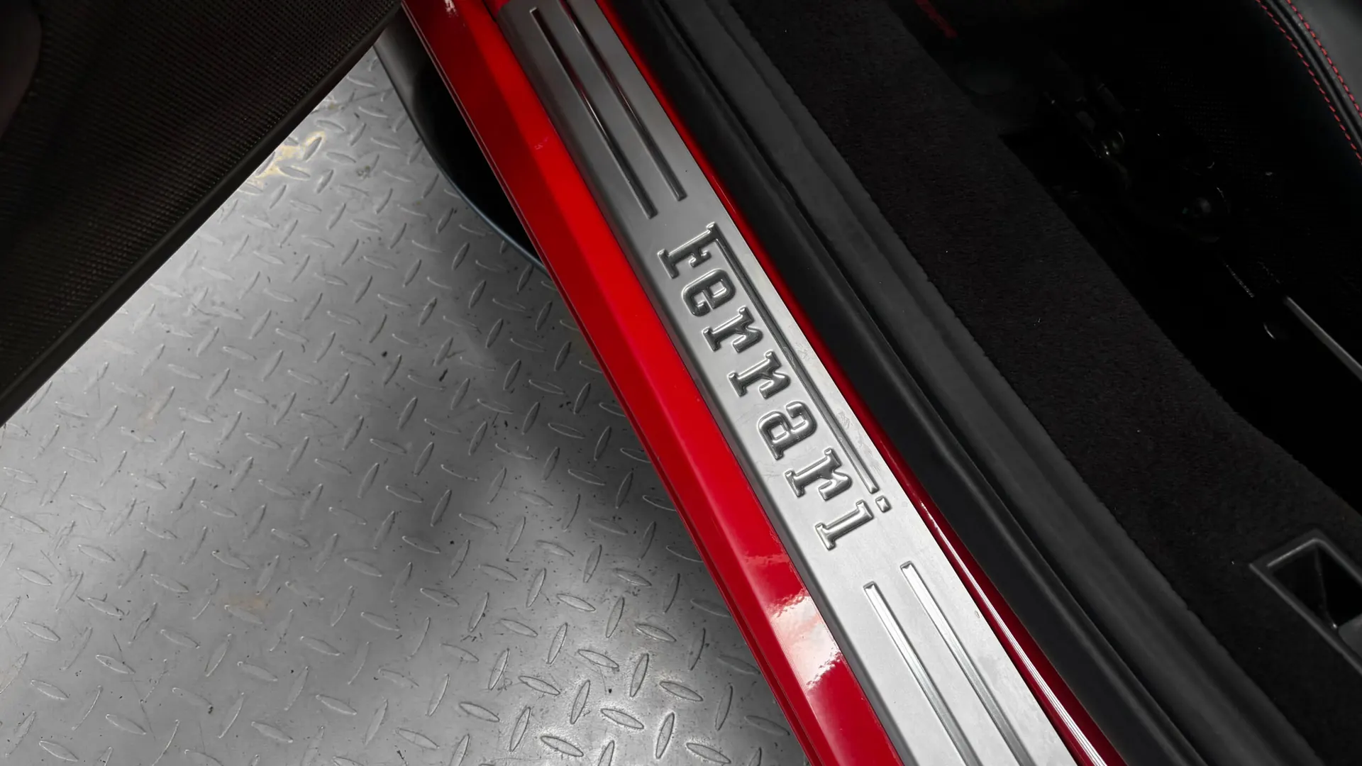 Ferrari F8 — photo 21