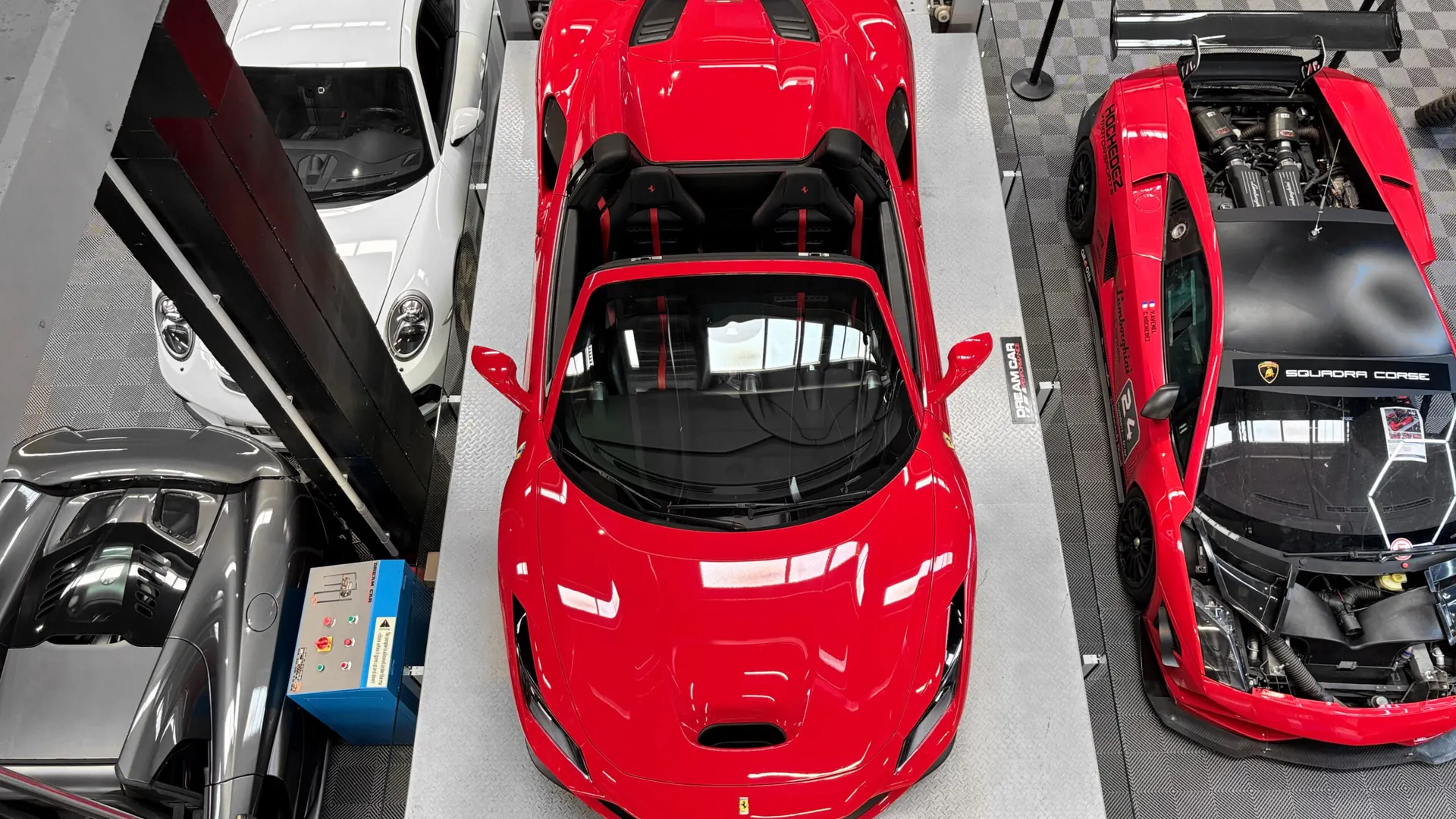 Ferrari F8 — photo 16