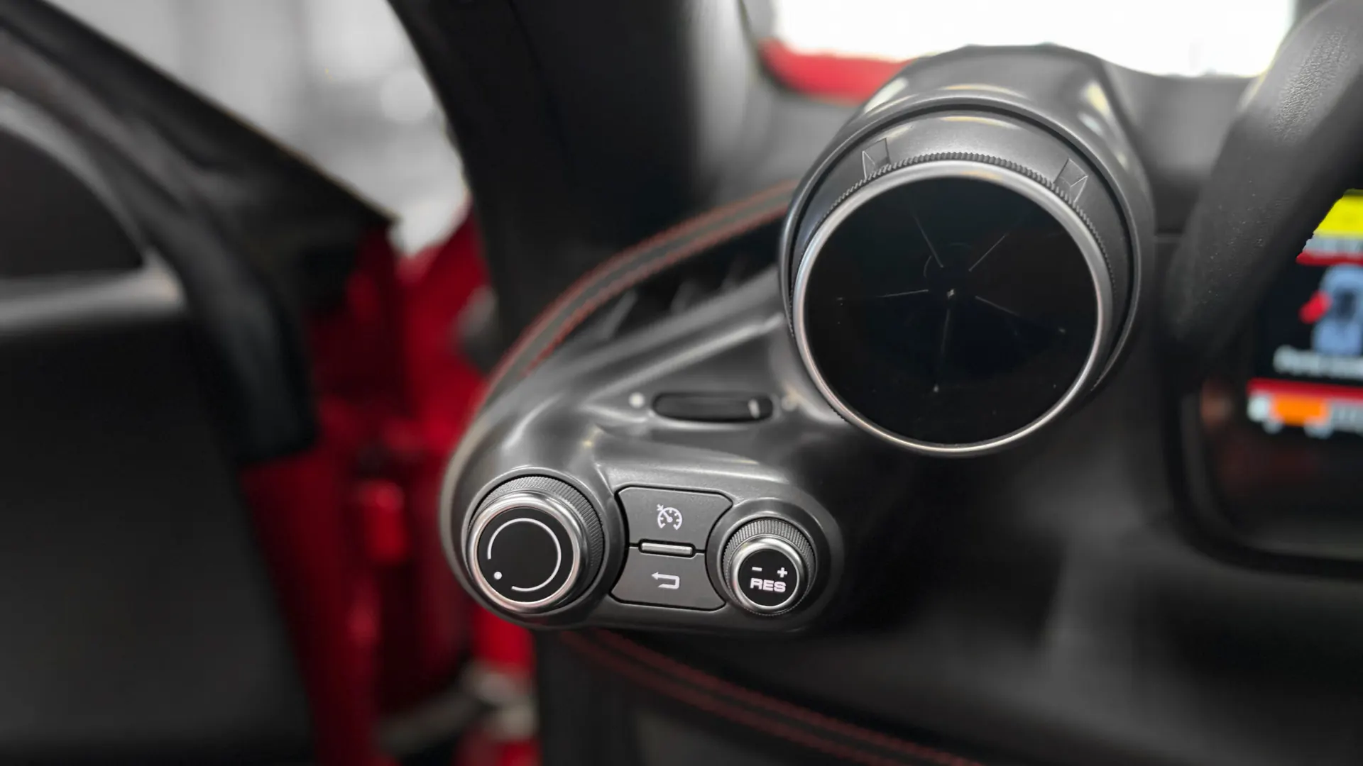 Ferrari F8 — photo 33