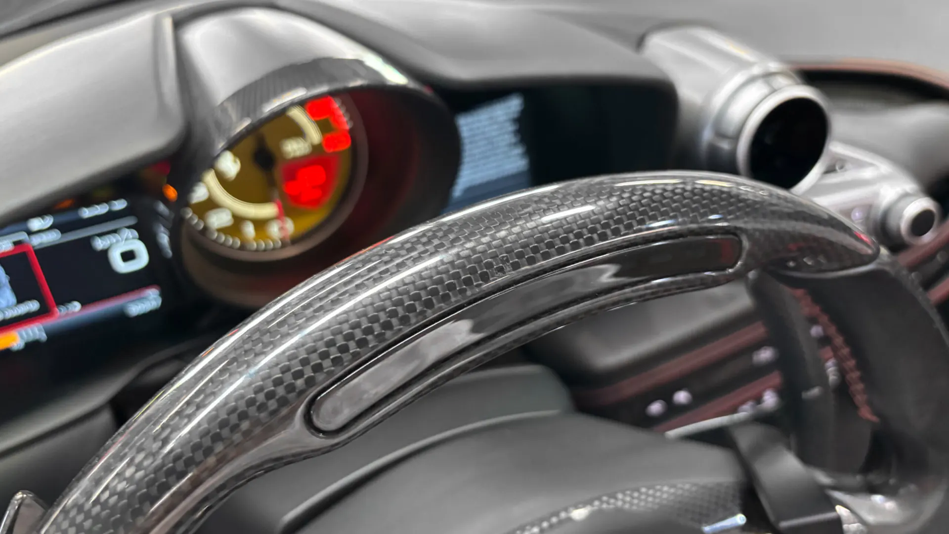 Ferrari F8 — photo 25