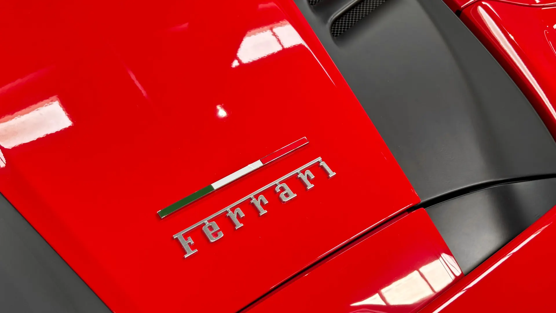 Ferrari F8 — photo 18