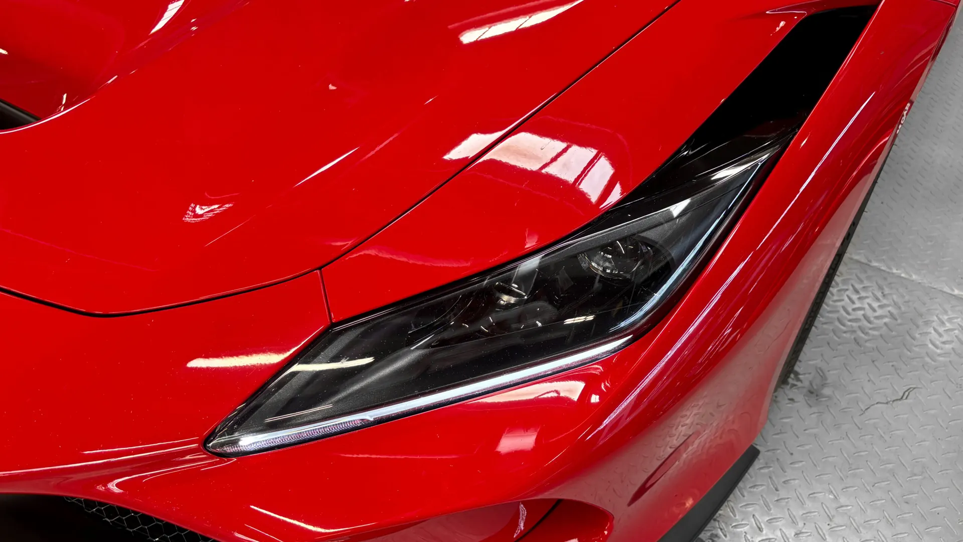Ferrari F8 — photo 17